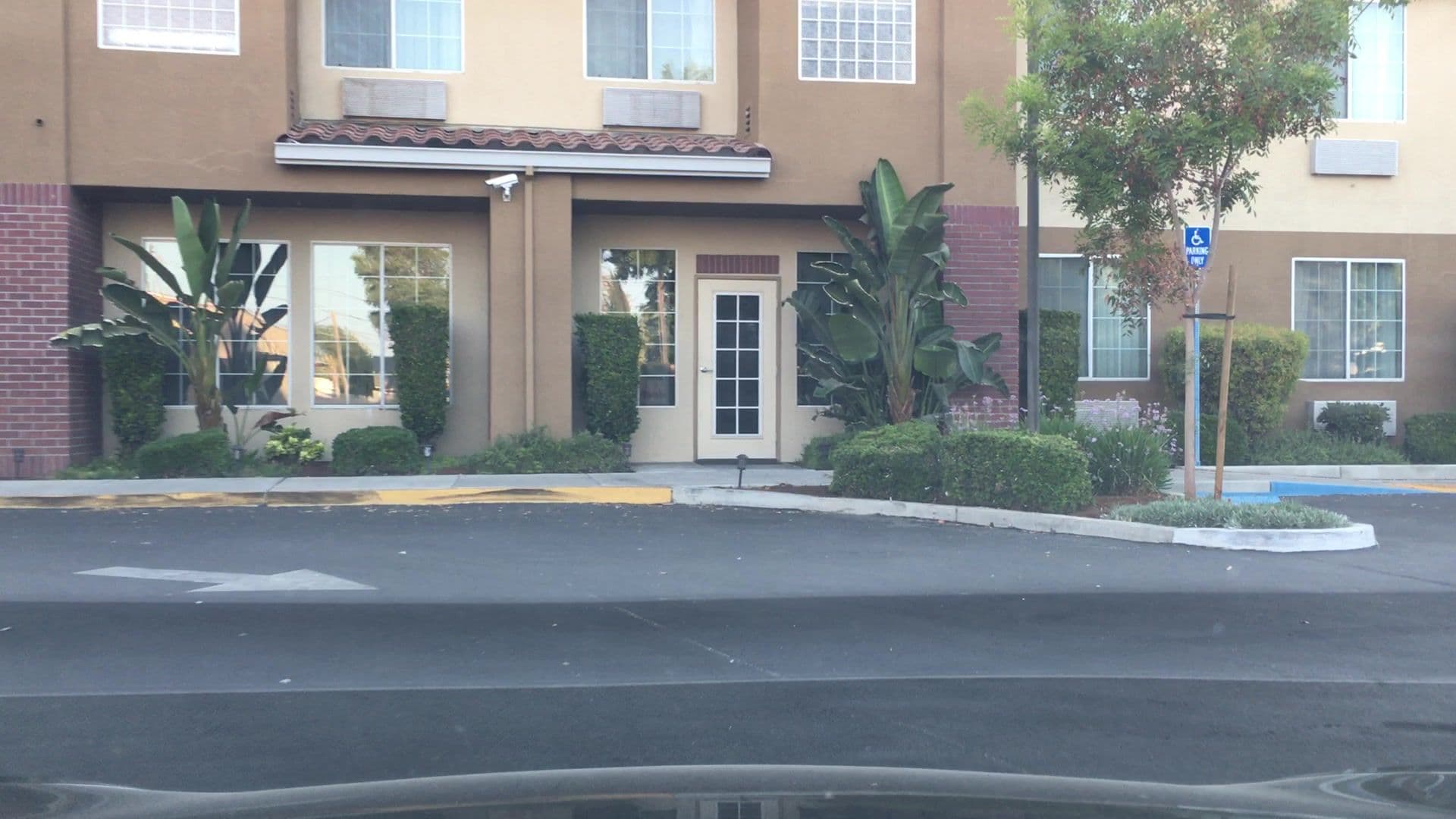 Street view near Vagabond Inn, Los Banos — © lvl5 (CC BY-SA · Mapillary)