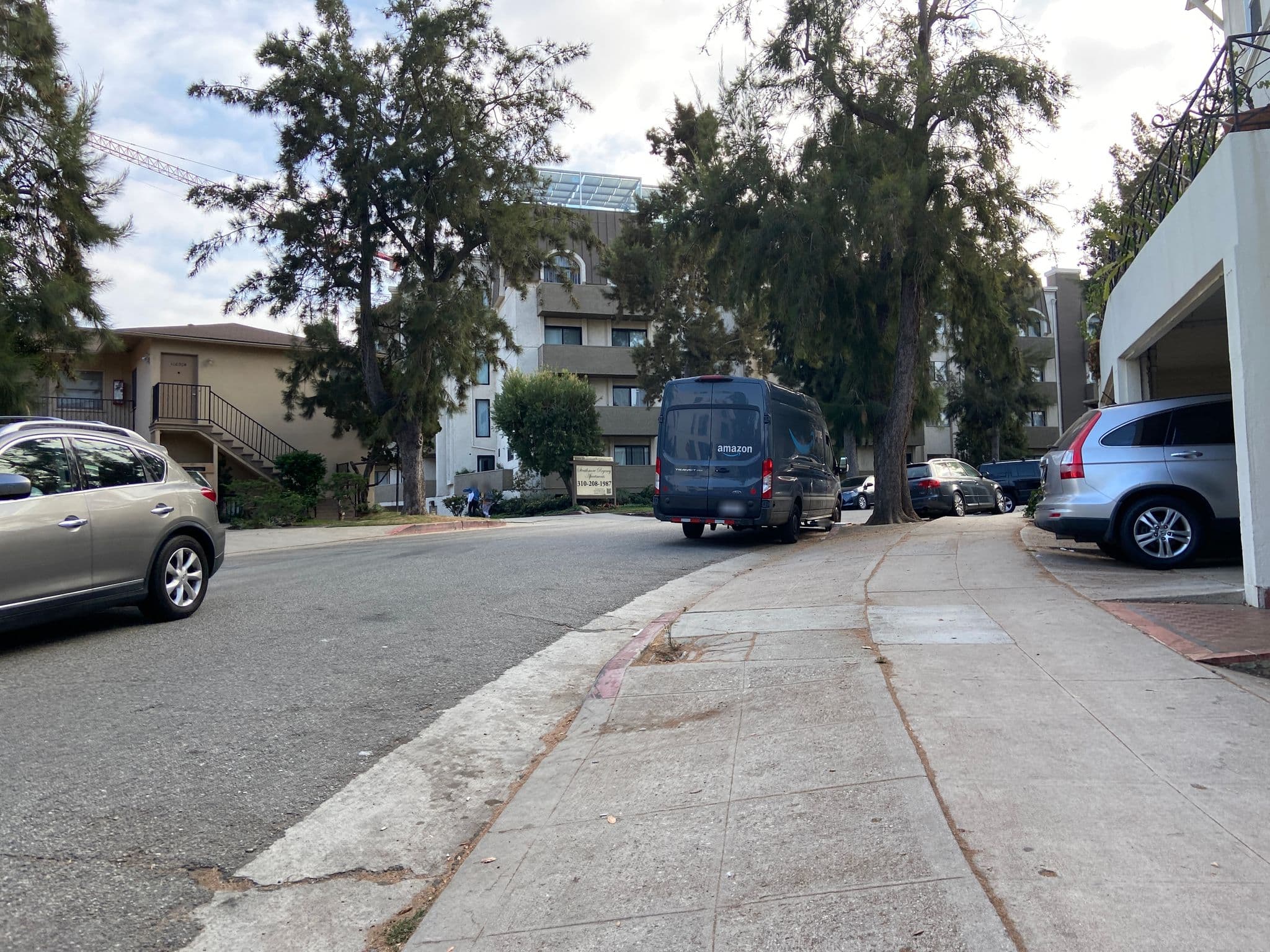 Street view near Strathmore Inn, Sawtelle — © shawnfujioka (CC BY-SA · Mapillary)