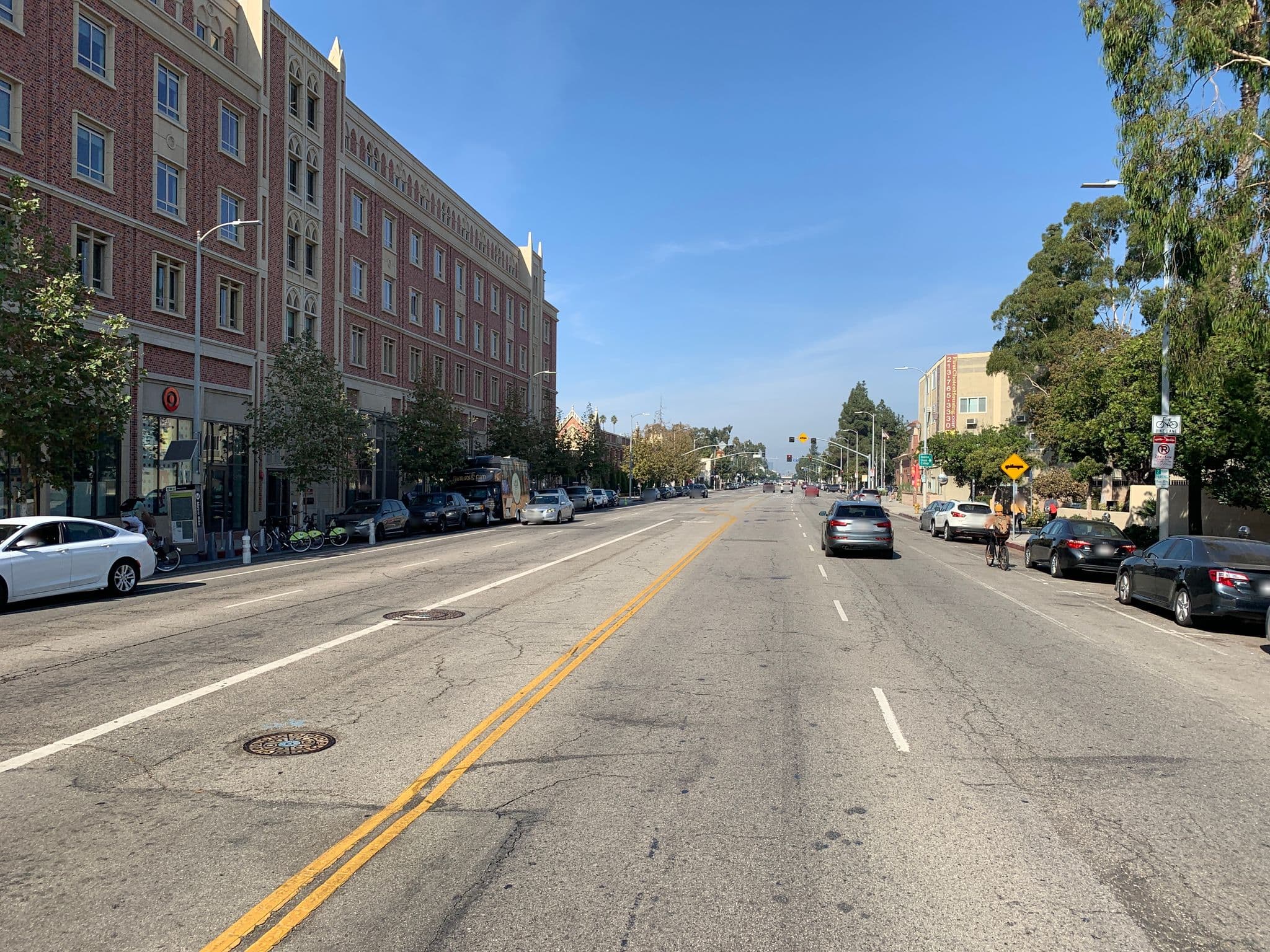 Street view near University Gateway Owner, Vermont Square — © cconvery (CC BY-SA · Mapillary)