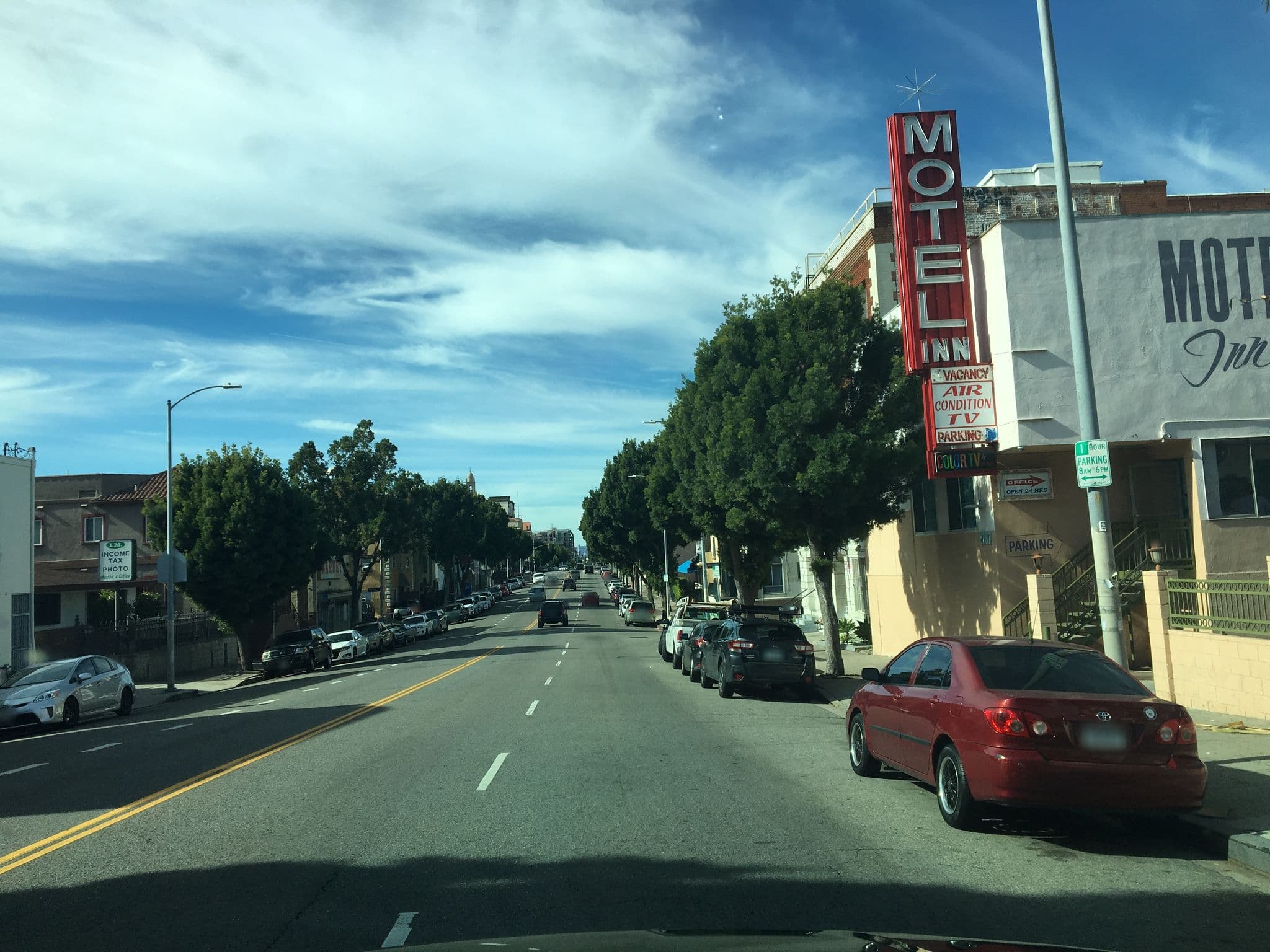 Street view near The Motel Inn, Koreatown — © cfwarren3 (CC BY-SA · Mapillary)