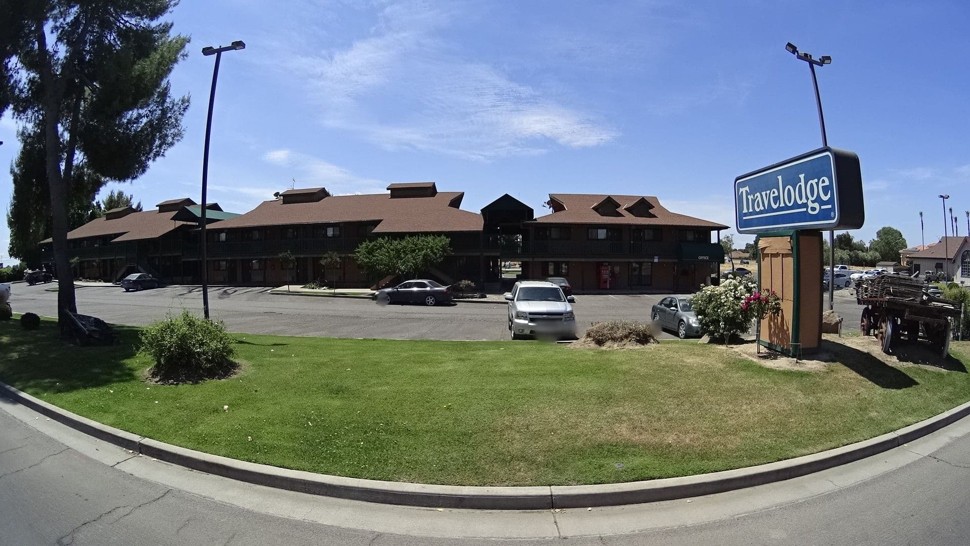 Street view near Travelodge by Wyndham, Lemoore — © marker_geo (CC BY-SA · Mapillary)