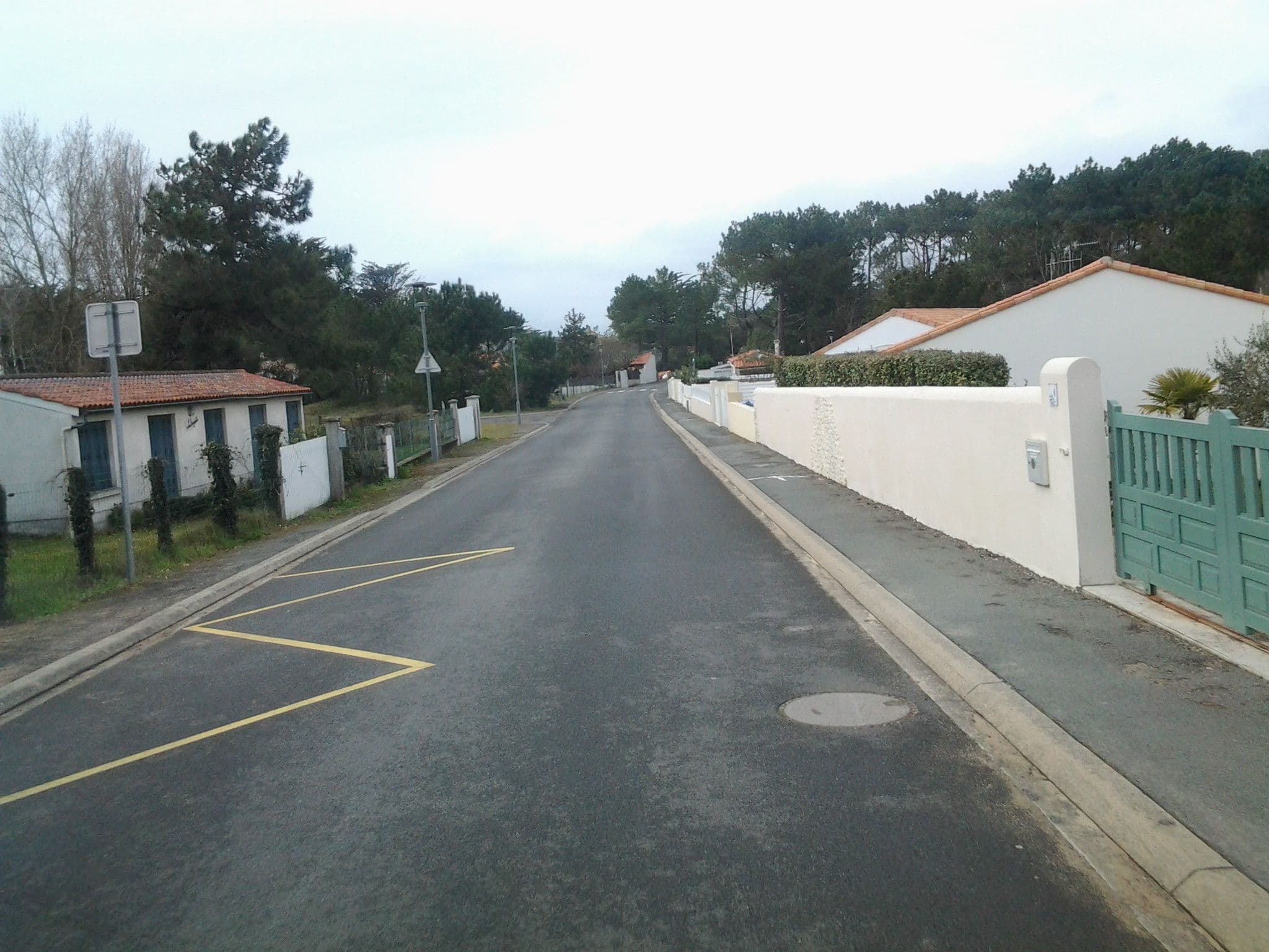 Street view near Au Petit Bonheur, La Tranche-sur-Mer — © aile85 (CC BY-SA · Mapillary)