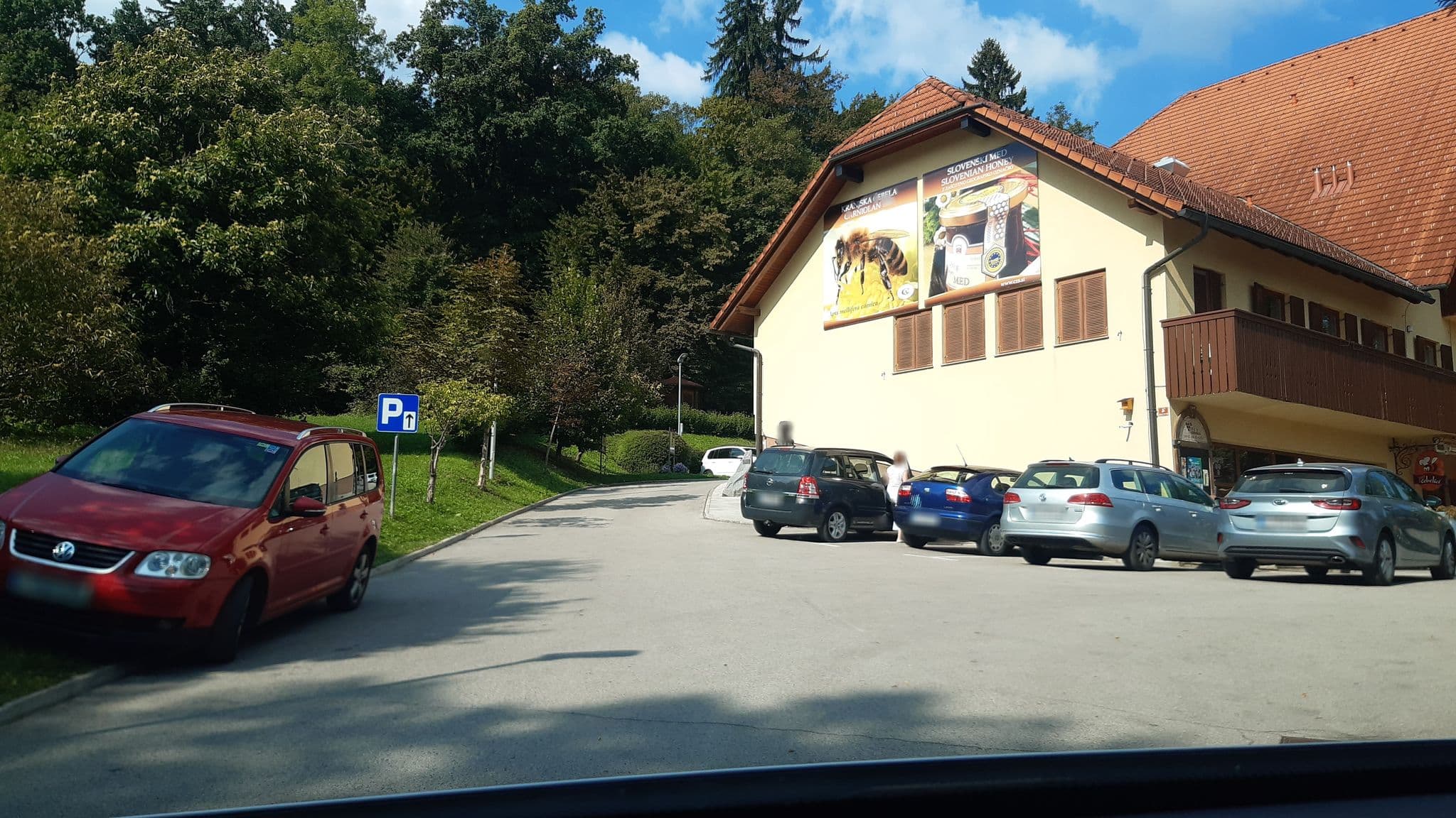 Street view near Gostišče pri Čebelici, Dob — © veverica (CC BY-SA · Mapillary)