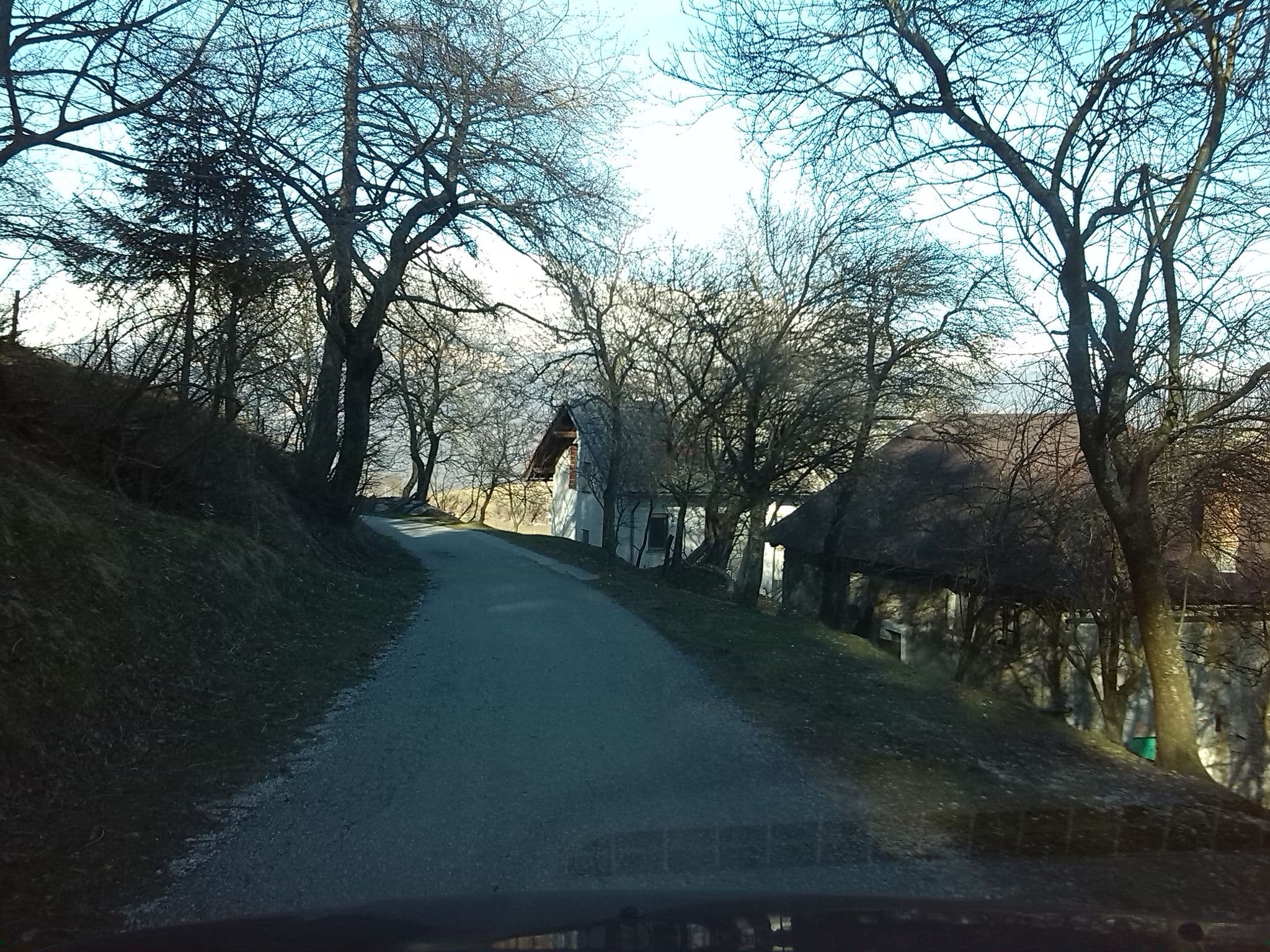 Street view near Jelenov Breg pod Matajurjem, Kobarid — © cascafico (CC BY-SA · Mapillary)