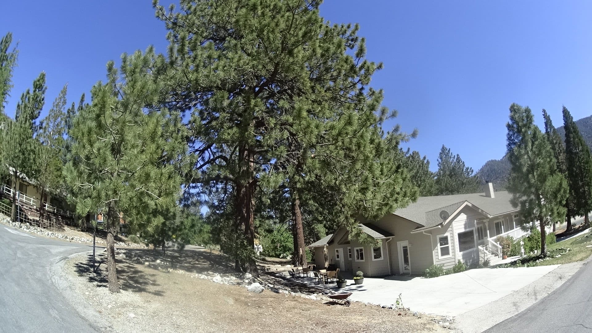Street view near Applewood Inn, Wrightwood — © mly_la (CC BY-SA · Mapillary)