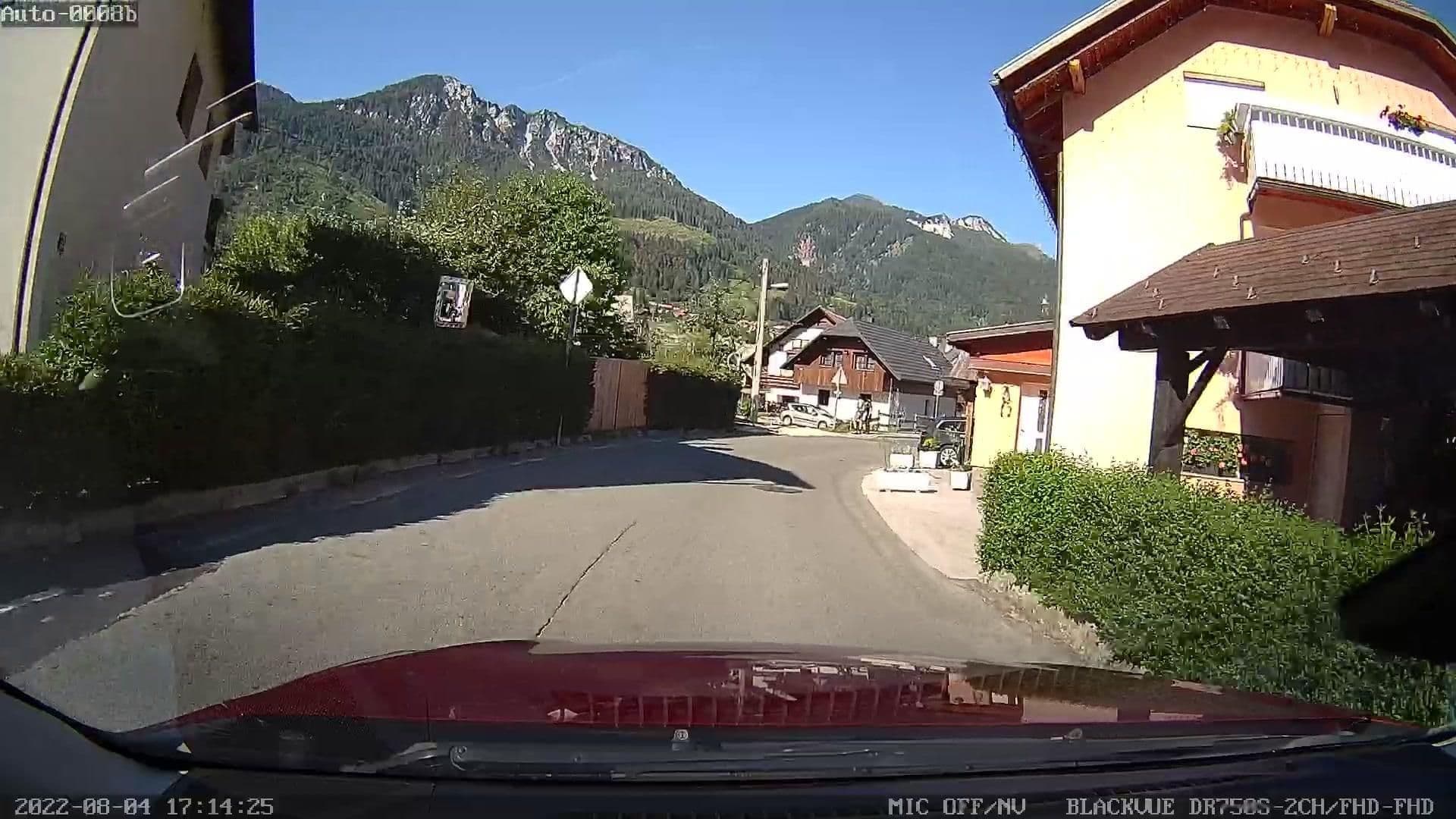 Street view near Aparthotel Pr' Jakapč', Hrušica — © rdnnk (CC BY-SA · Mapillary)
