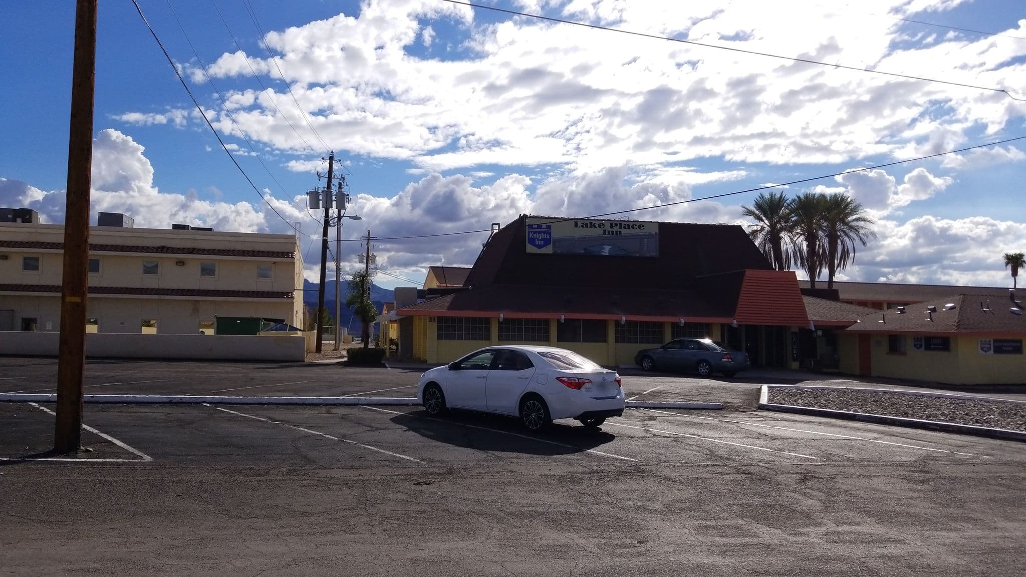 Street view near Knights Inn, Lake Havasu City — © drkludge (CC BY-SA · Mapillary)