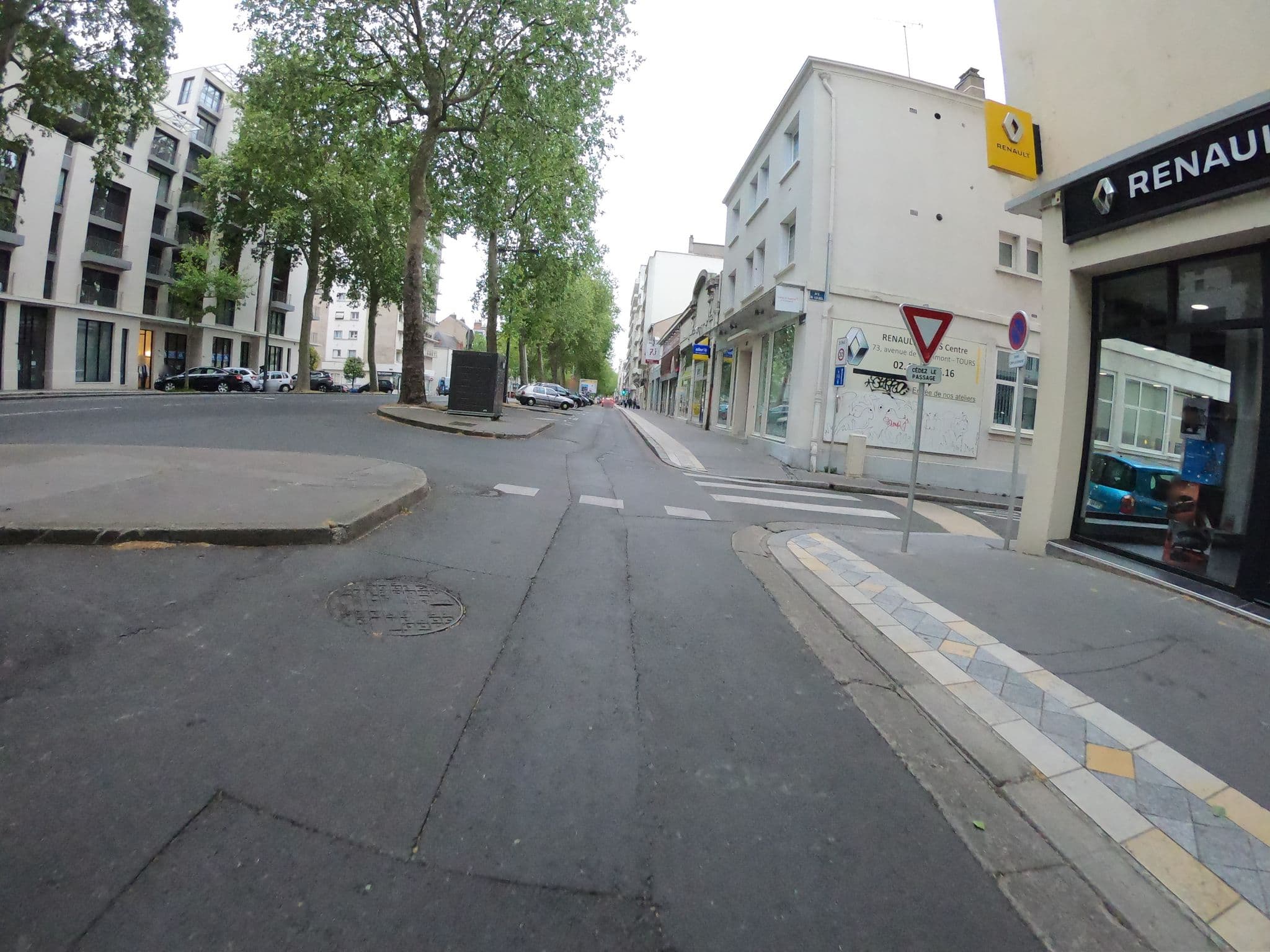 Street view near Étape 84, Tours — © cartocite (CC BY-SA · Mapillary)
