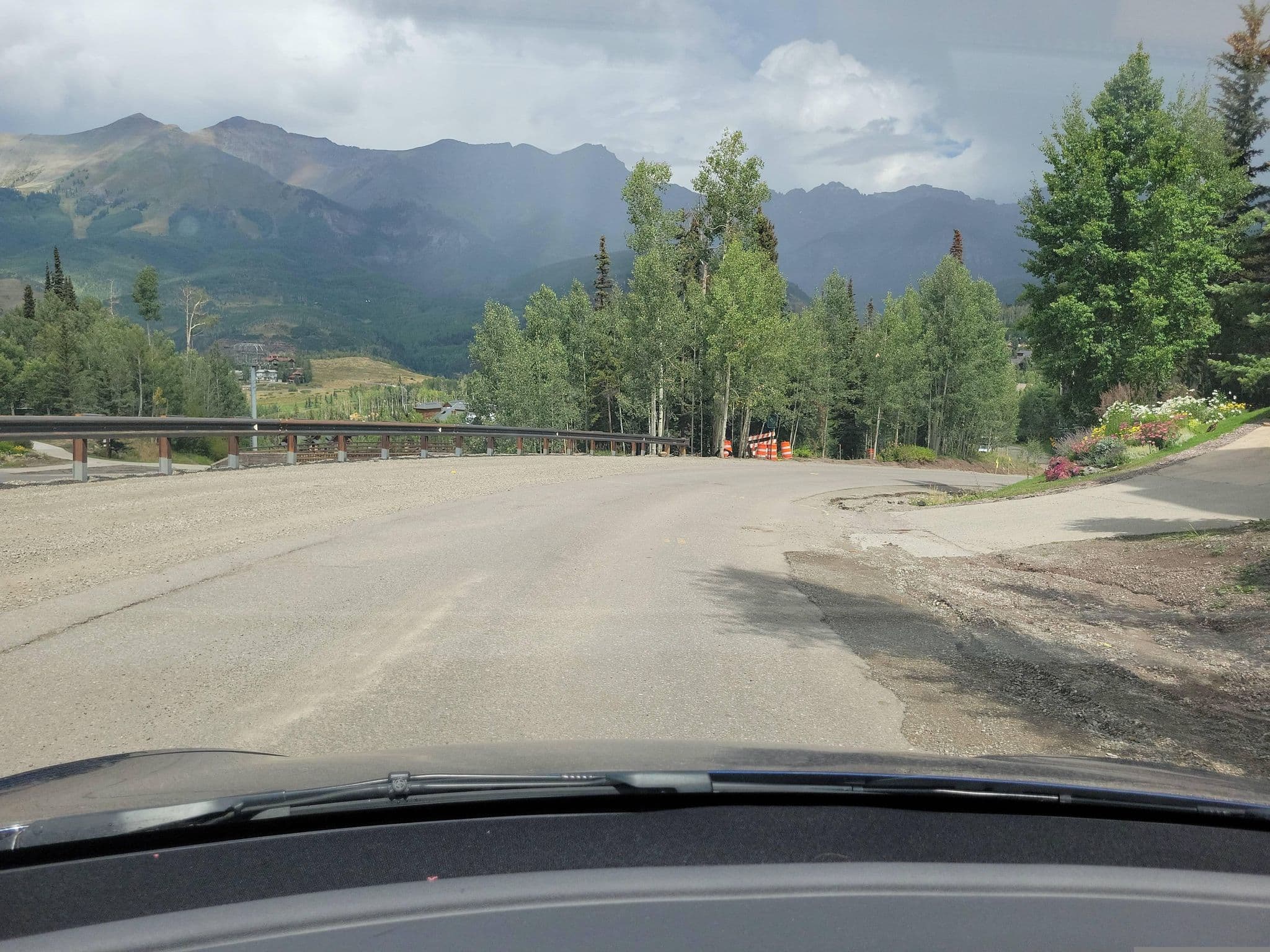 Street view near Lorian, Mountain Village — © Montrose_Lyle (CC BY-SA · Mapillary)