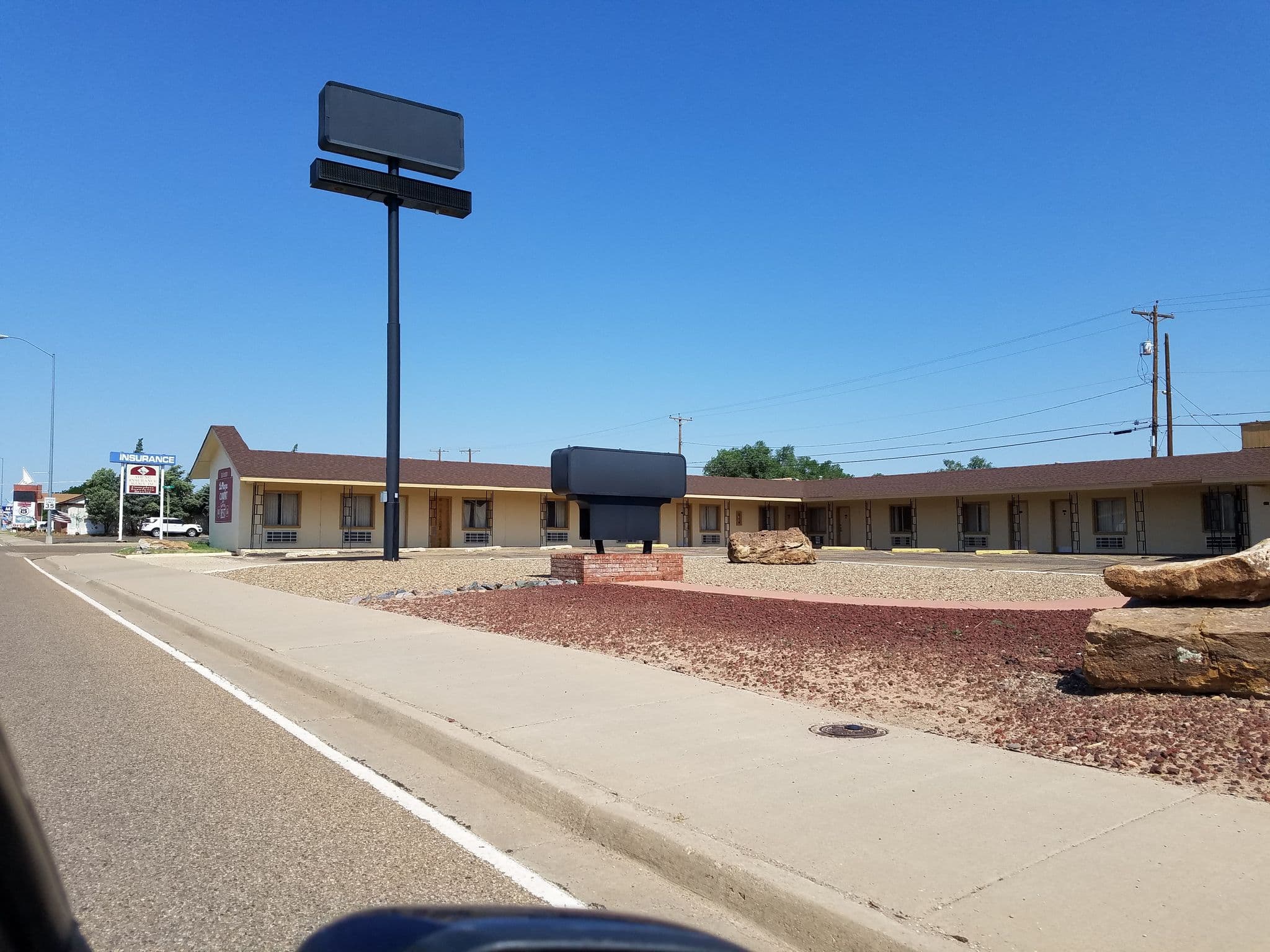 Street view near Roadrunner Lodge, Tucumcari — © jbthemilker (CC BY-SA · Mapillary)