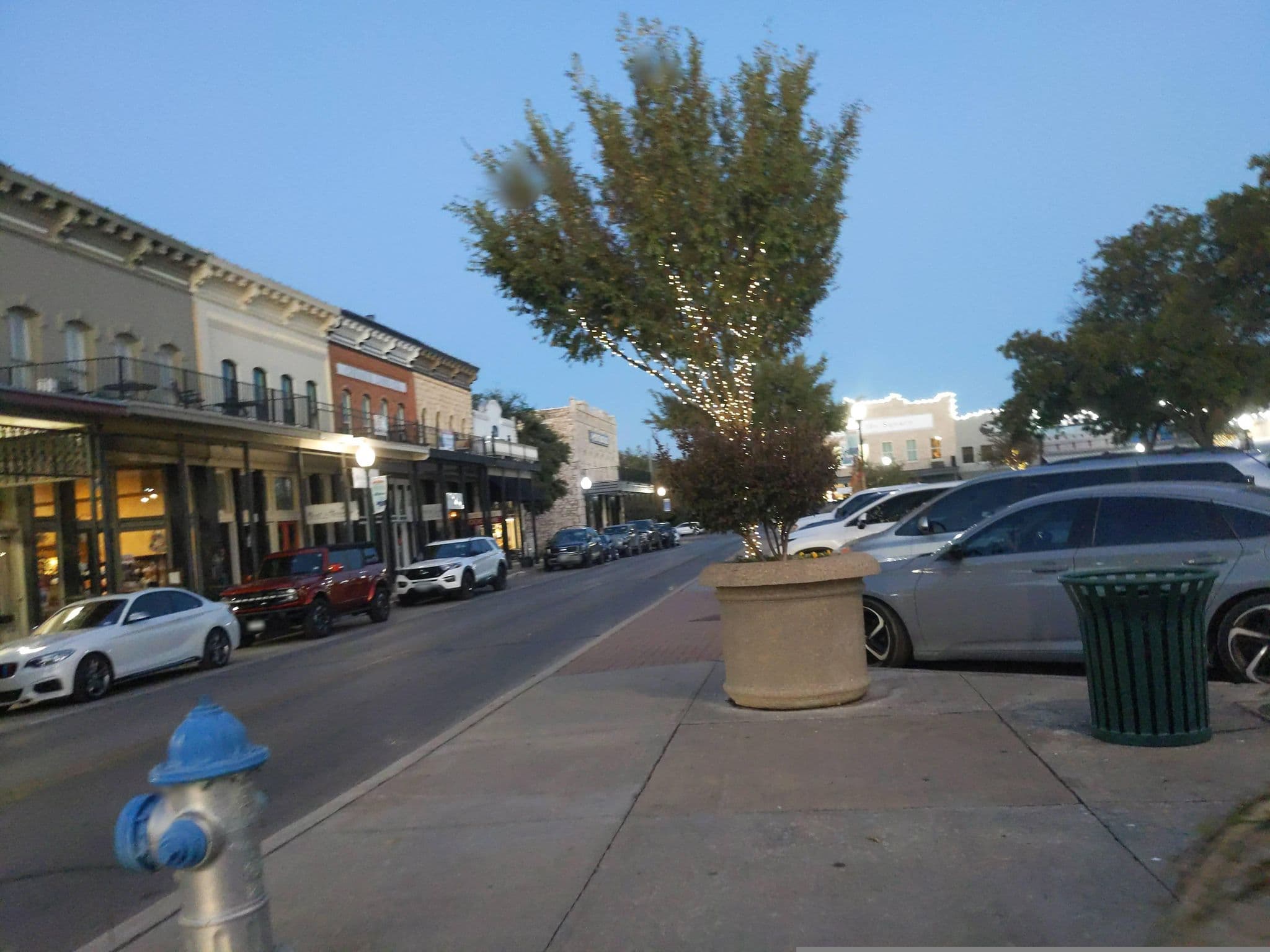 Street view near Top of The Vine, Granbury — © JafarZukabob (CC BY-SA · Mapillary)