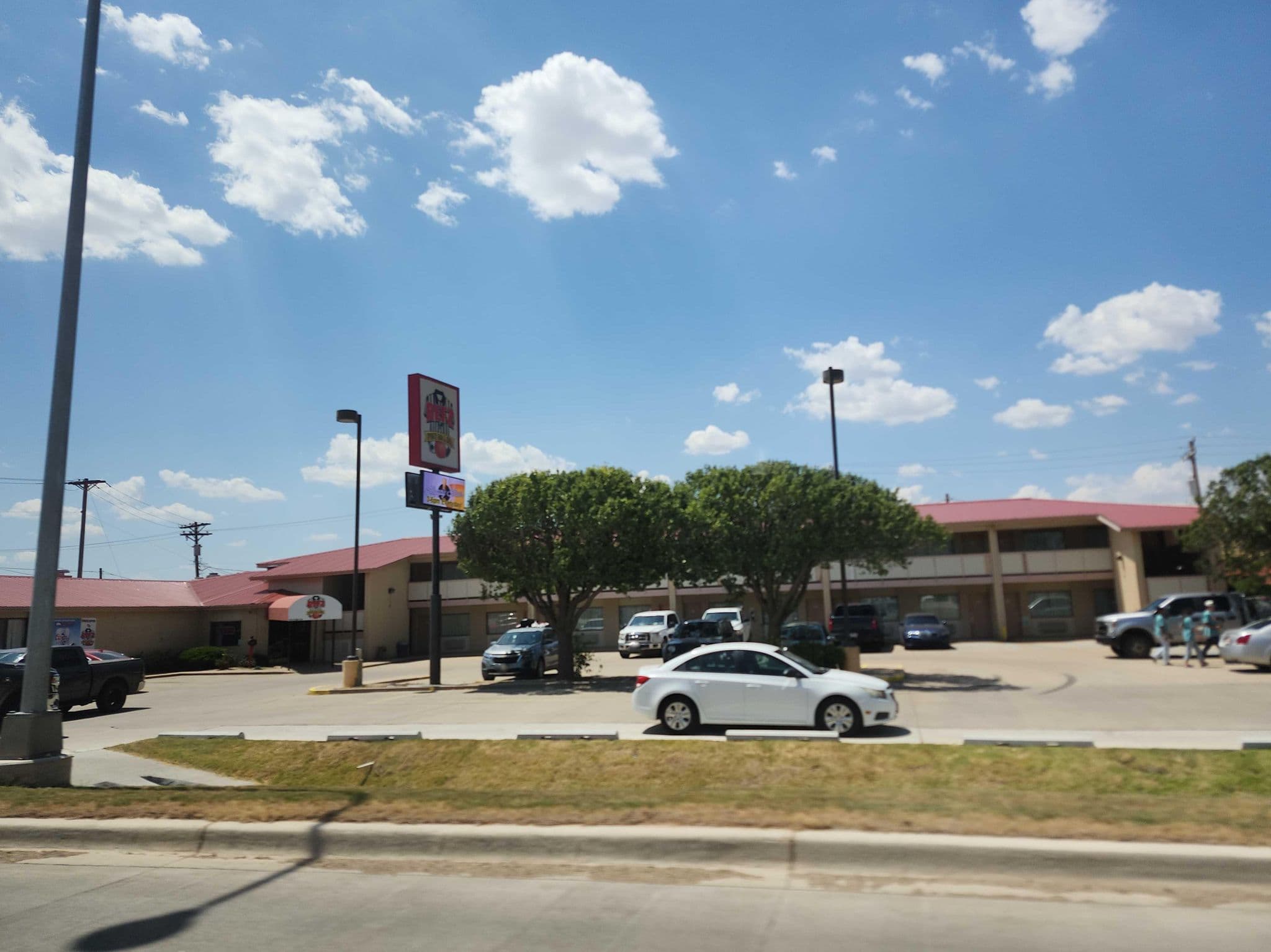 Street view near Western Travelmans Inn, Guymon — © finneystreetview (CC BY-SA · Mapillary)