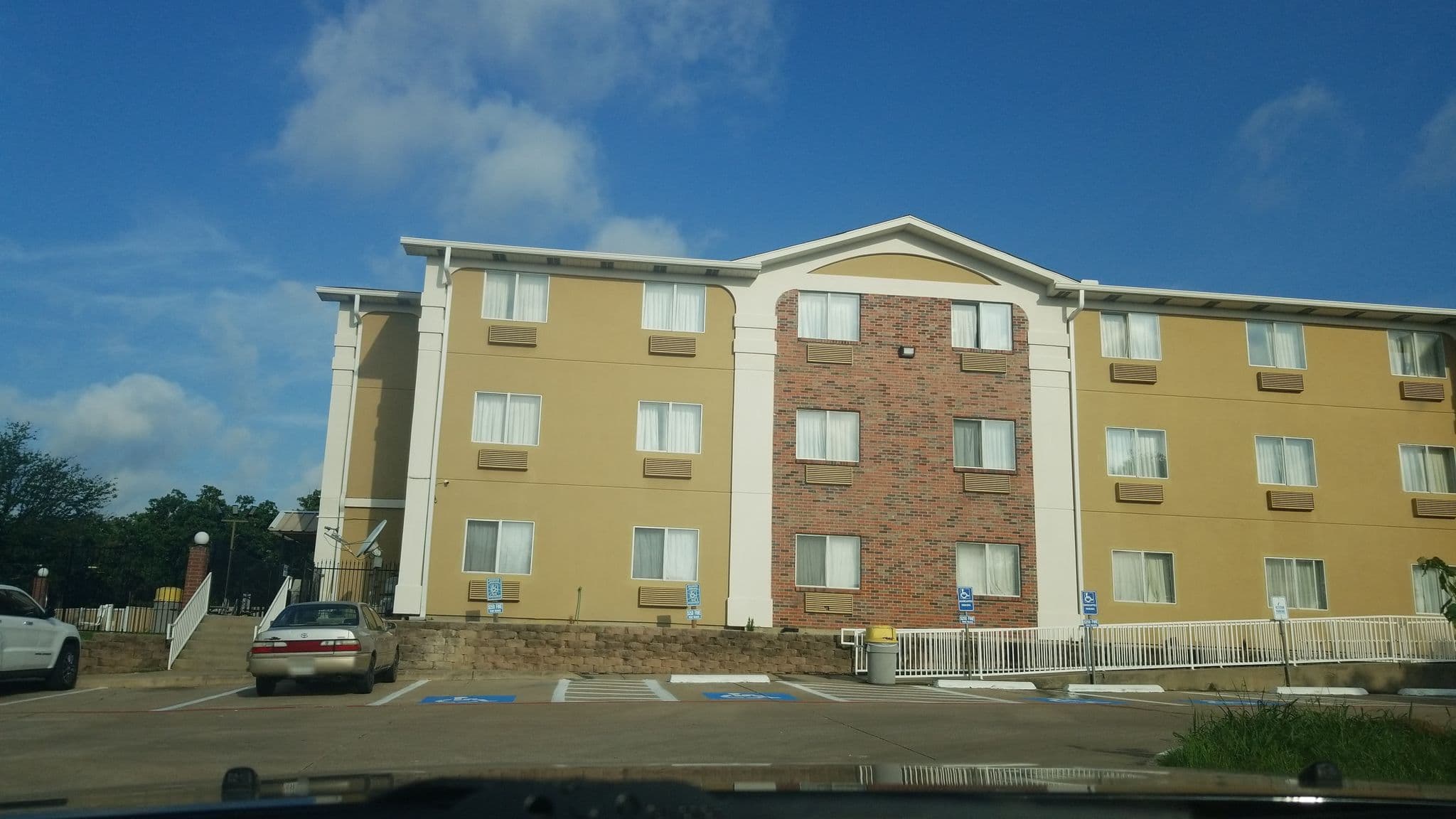 Street view near Super 8, Denton — © BubbleGuppies (CC BY-SA · Mapillary)