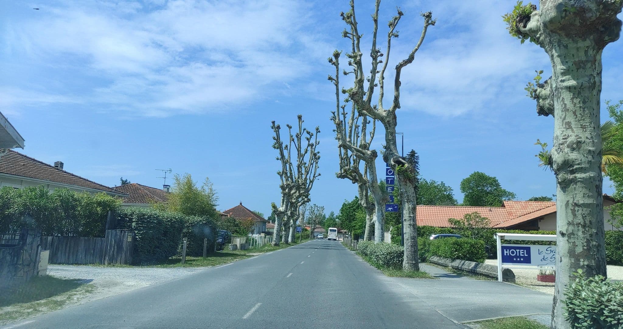 Street view near Le Grain de Sable, Arès — © yod4z (CC BY-SA · Mapillary)