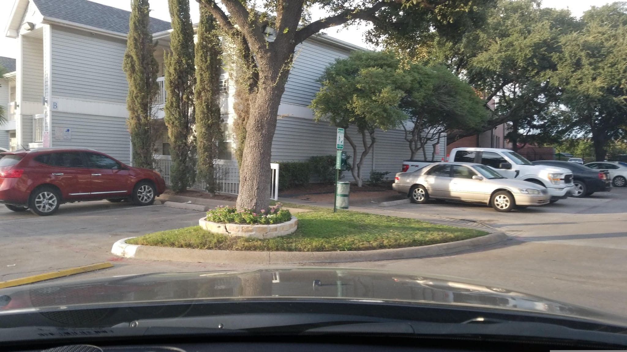 Street view near Motel 6, Richardson — © directionup (CC BY-SA · Mapillary)