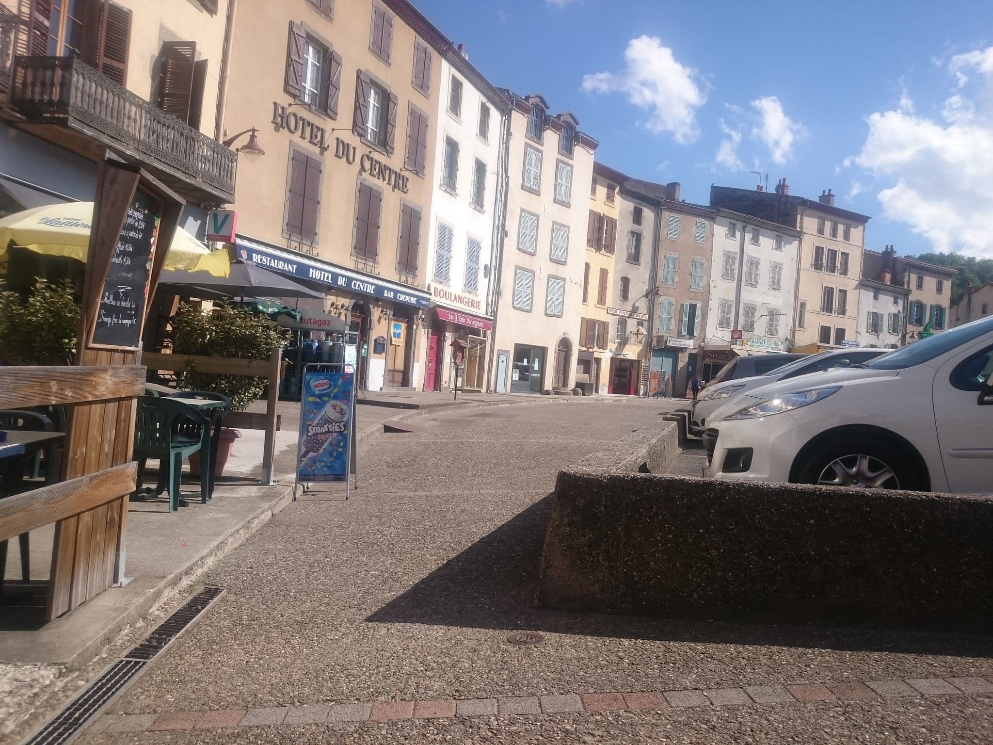 Street view near Hôtel du Centre, Champeix — © rezemika (CC BY-SA · Mapillary)