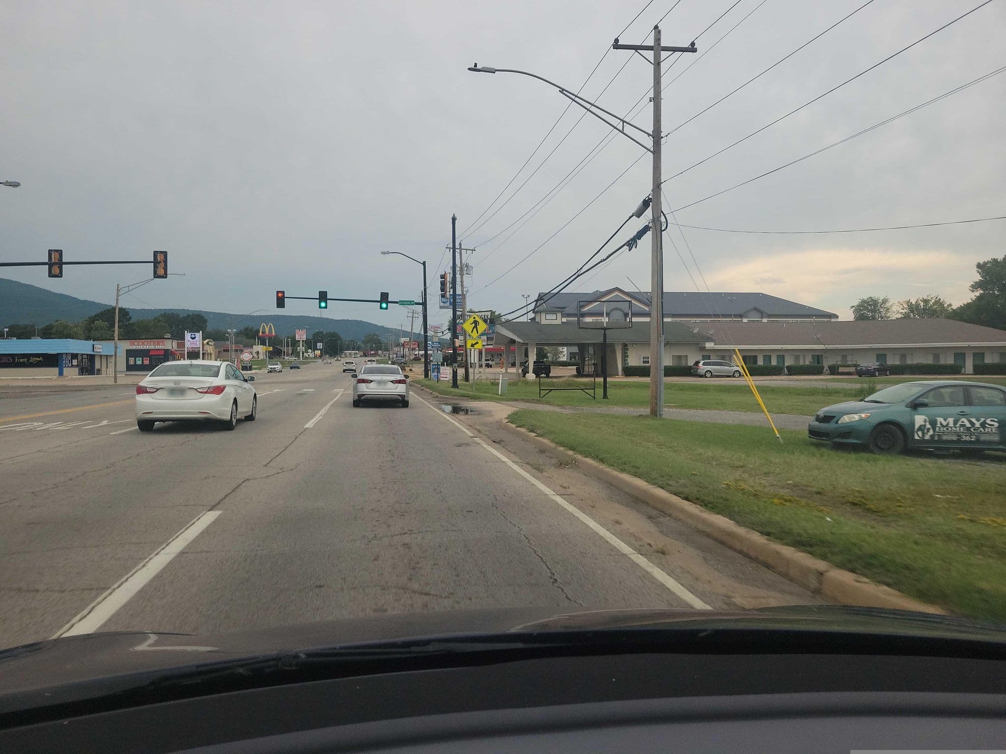 Street view near Black Angus, Poteau — © Montrose_Lyle (CC BY-SA · Mapillary)