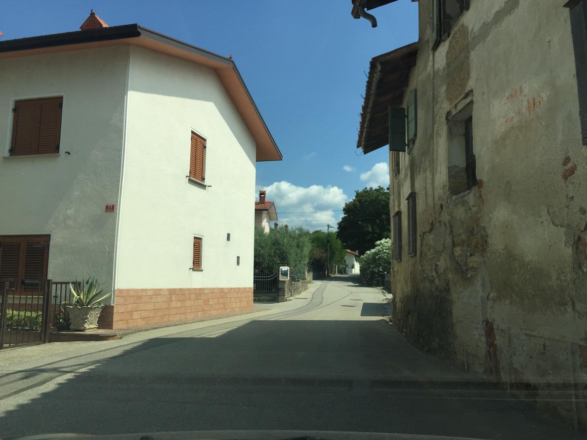 Street view near Dvor Apartments and Rooms, Solkan — © igorzo (CC BY-SA · Mapillary)