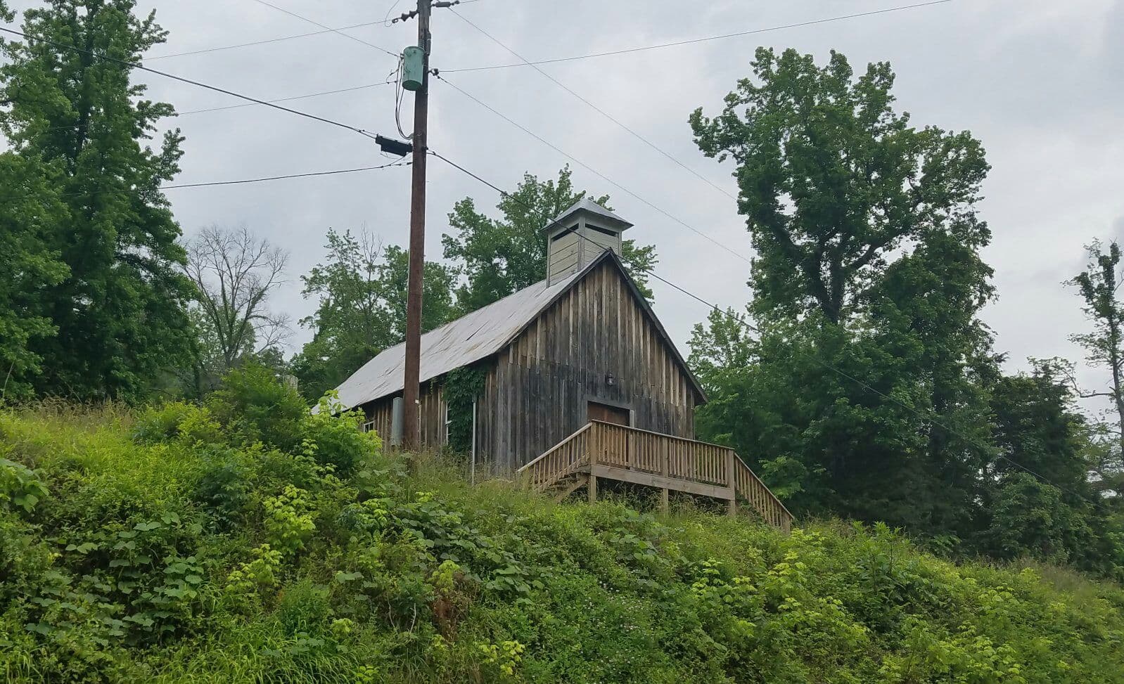 Street view near Cedar Crest Lodge, Green Forest — © jbthemilker (CC BY-SA · Mapillary)