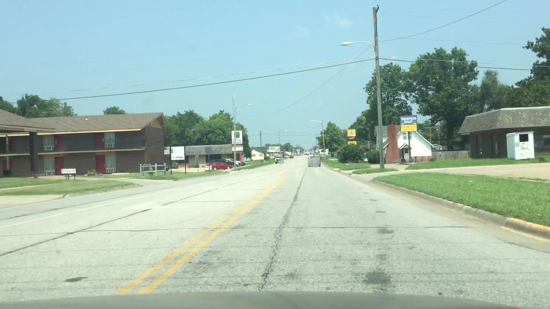 Street view near Regency Inn Iola, Iola — © lvl5 (CC BY-SA · Mapillary)