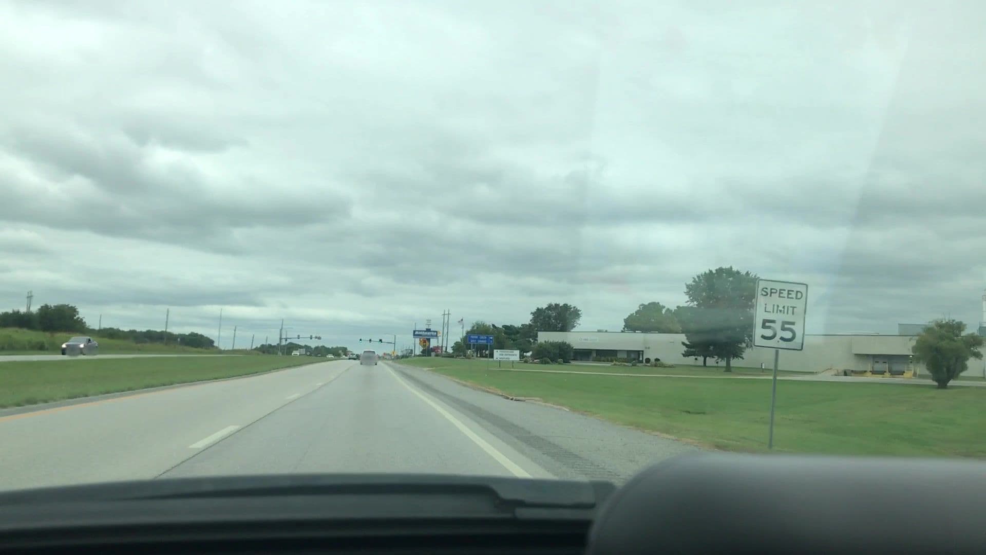 Street view near EL 169, Chouteau — © lvl5 (CC BY-SA · Mapillary)