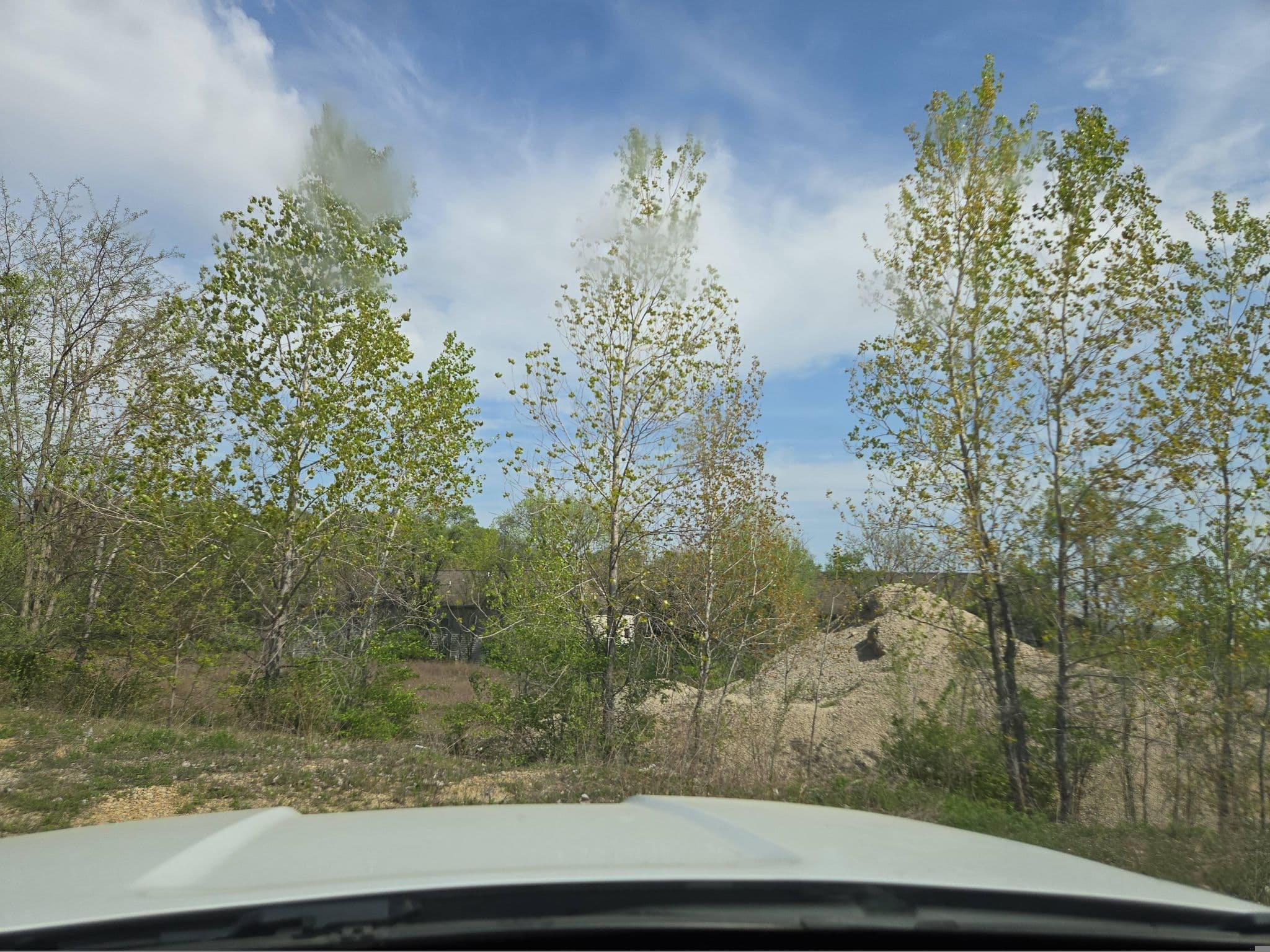Street view near Howard Johnson Hotel, Lawrence — © kgonterwitz21 (CC BY-SA · Mapillary)