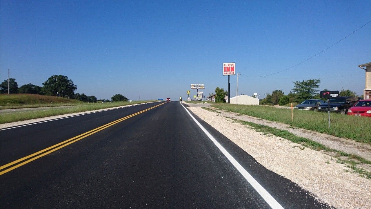 Street view near Ft. Wood Inn, Saint Robert — © voschix (CC BY-SA · Mapillary)