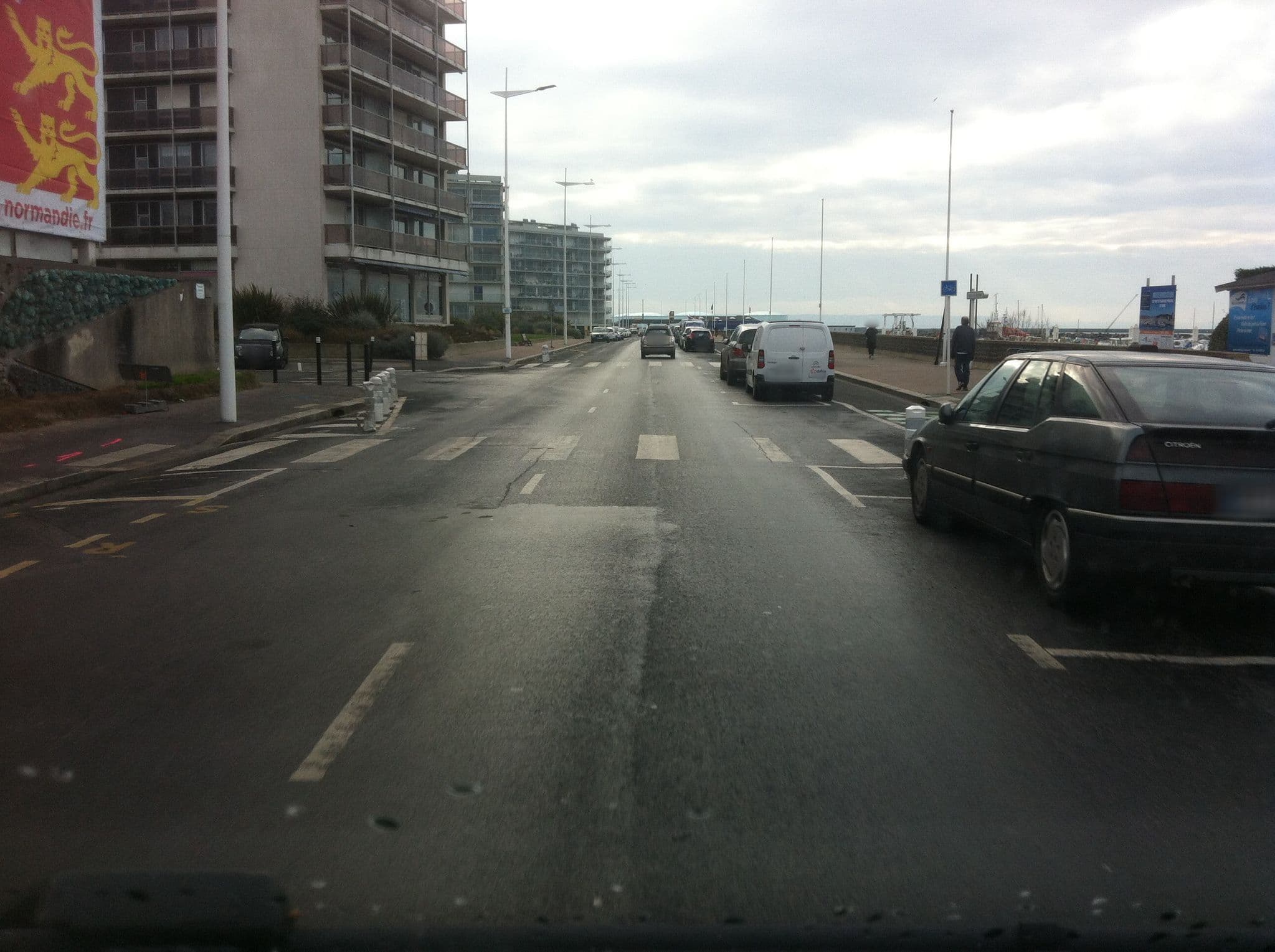 Street view near Hilton Garden Inn Le Havre Centre, Le Havre — © raymond (CC BY-SA · Mapillary)