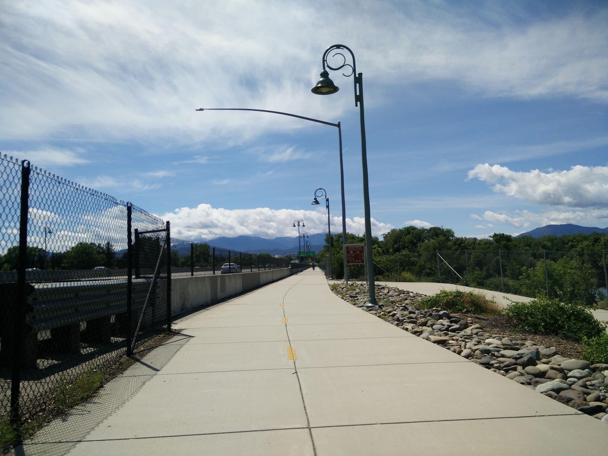 Street view near Sheraton Redding Pool, Redding — © adamant1 (CC BY-SA · Mapillary)