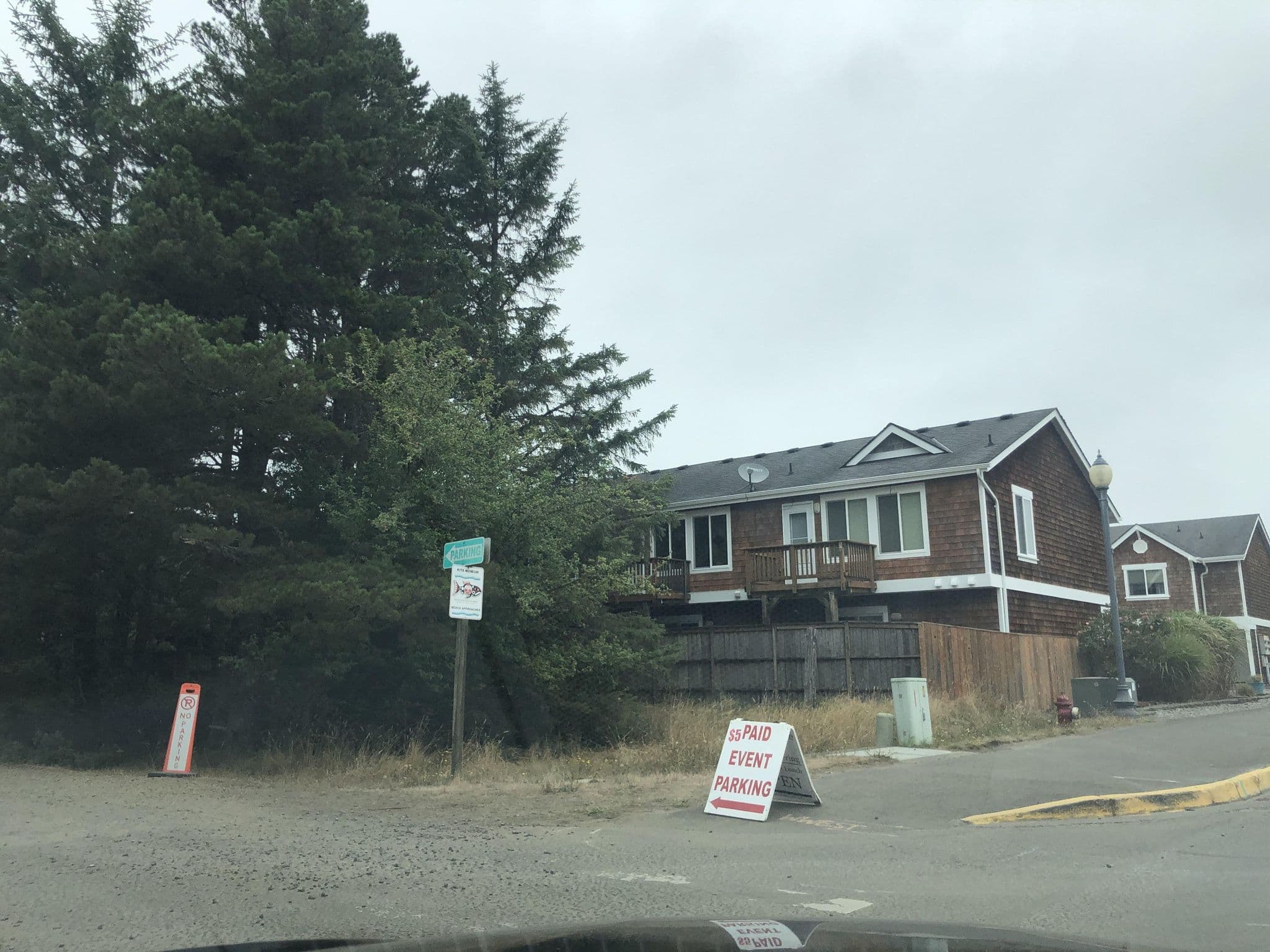 Street view near Historic 1920s Cabin, Ocean Park — © senapa (CC BY-SA · Mapillary)