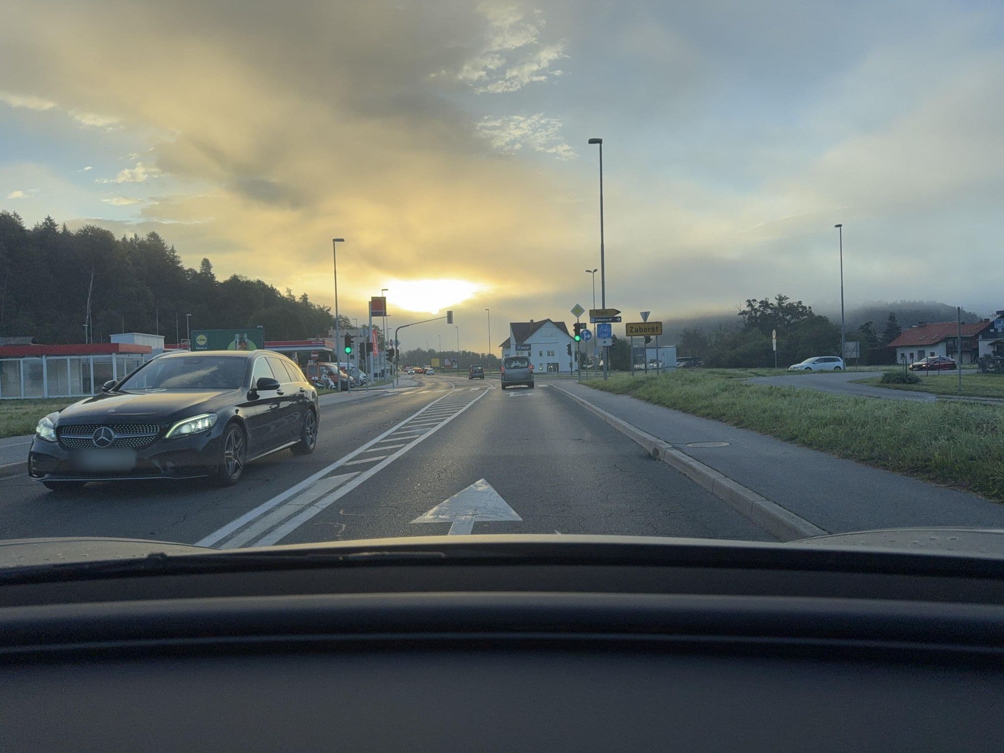 Street view near Hotel Krona, Domžale — © ZigaD (CC BY-SA · Mapillary)