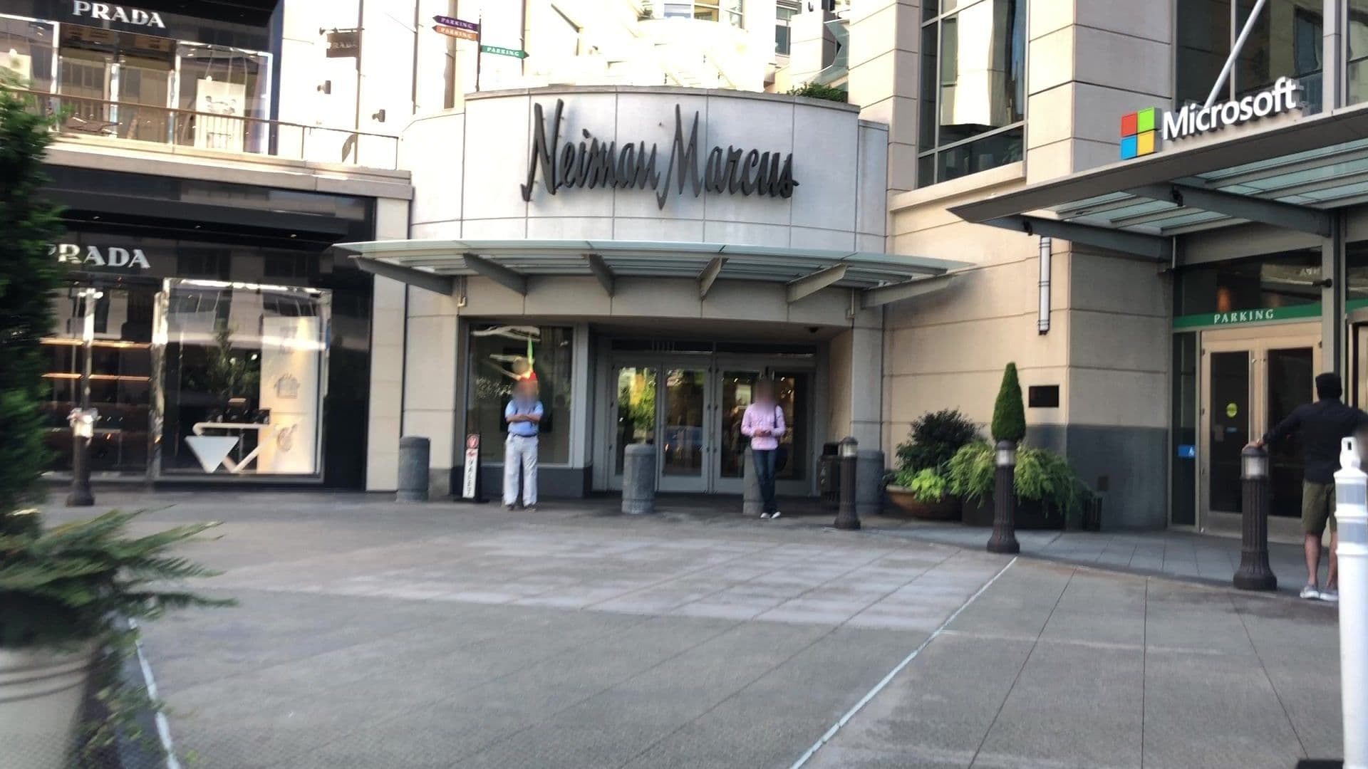 Street view near Bellevue Lodge, Bellevue — © lvl5 (CC BY-SA · Mapillary)