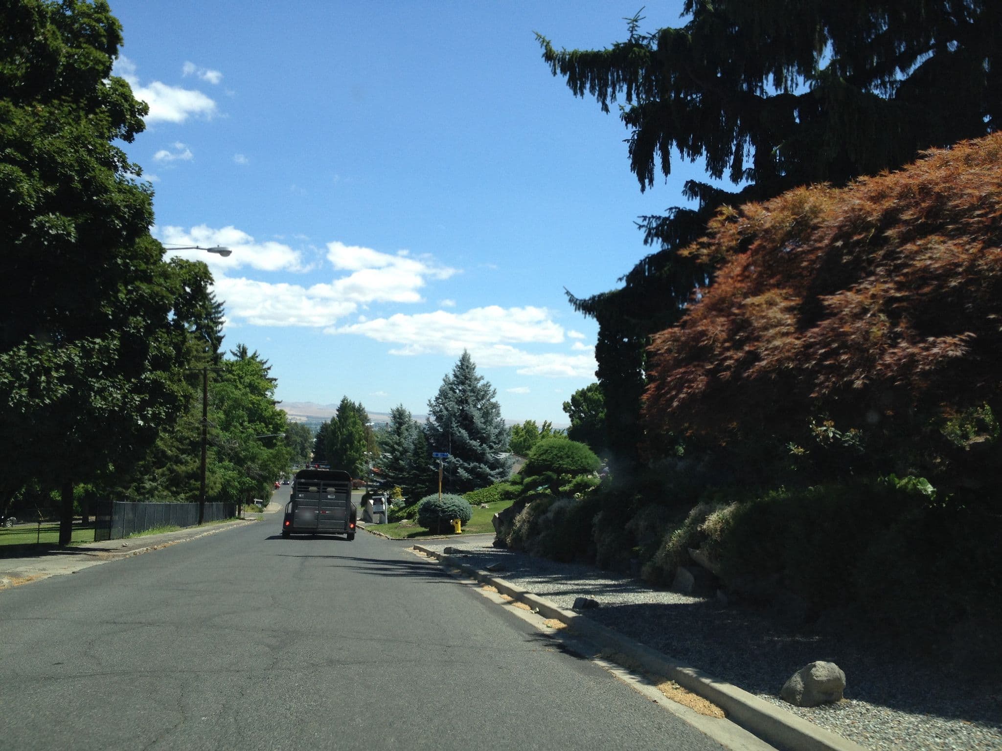 Street view near Rosedell Bed And Breakfast, Yakima — © sterlinggis (CC BY-SA · Mapillary)