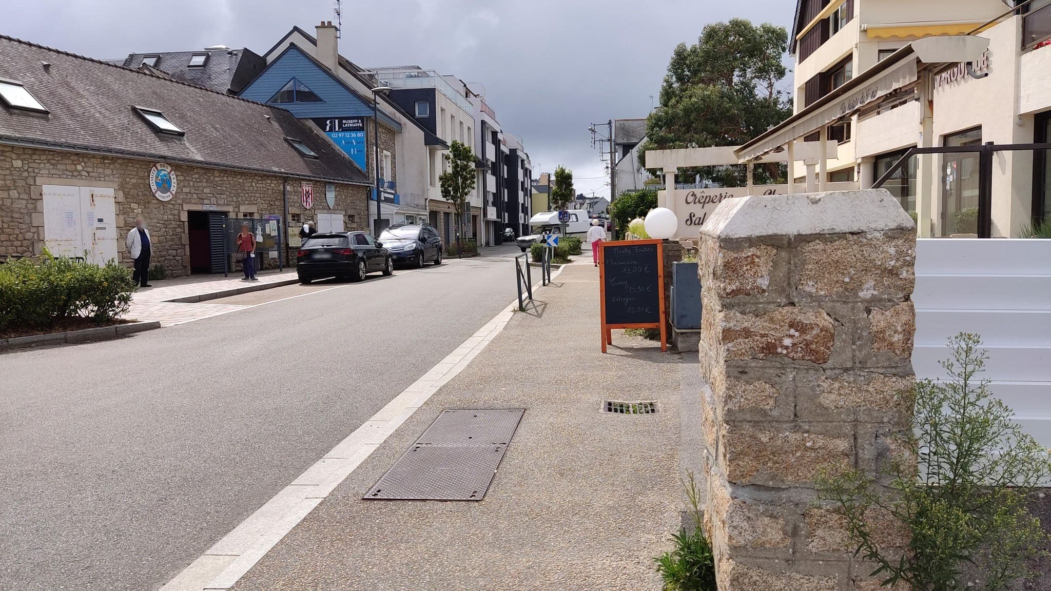 Street view near Les Alizes, Larmor-Plage — © whatismoss (CC BY-SA · Mapillary)