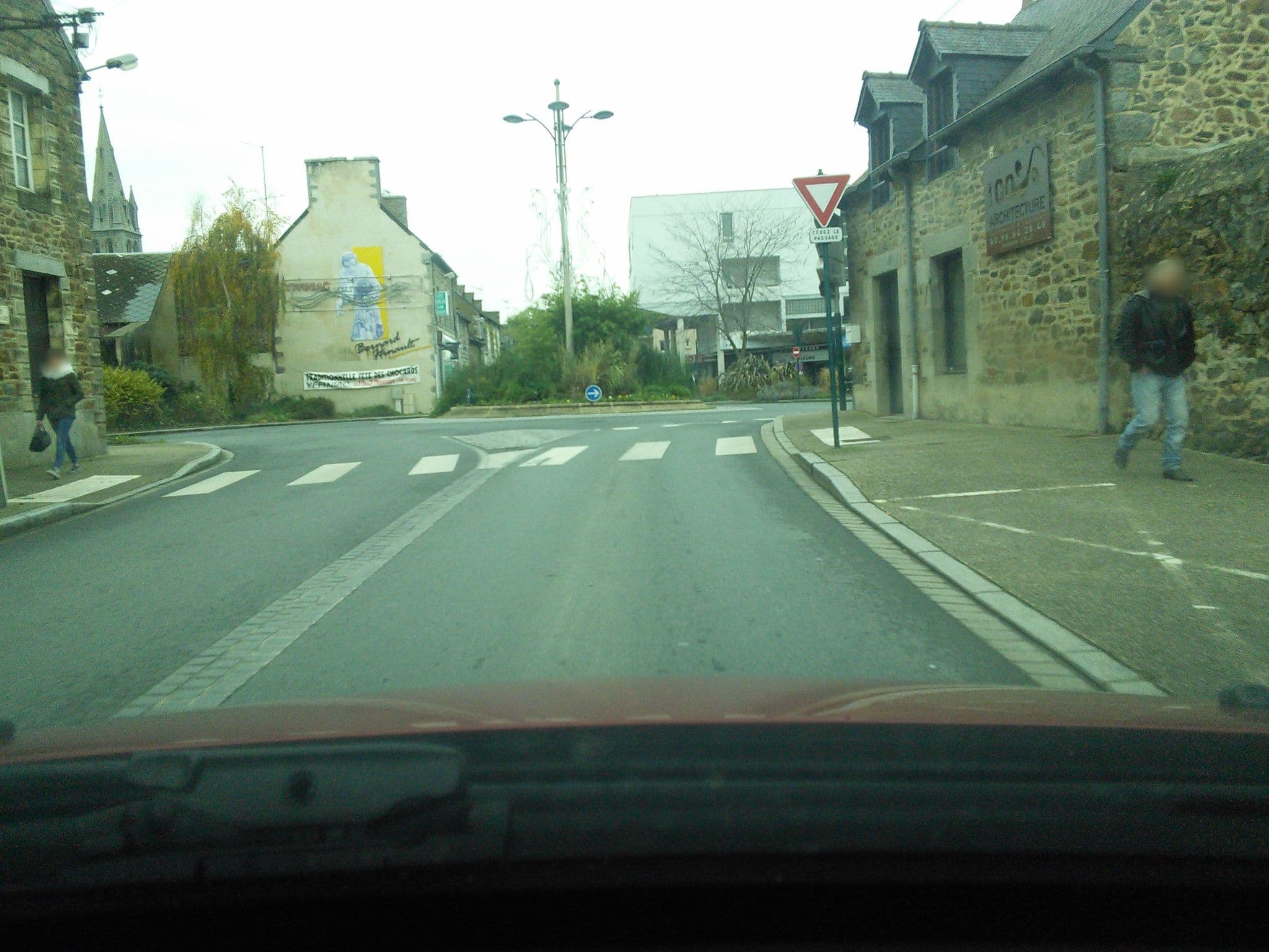 Street view near Hôtel Ibis, Yffiniac — © corentin (CC BY-SA · Mapillary)