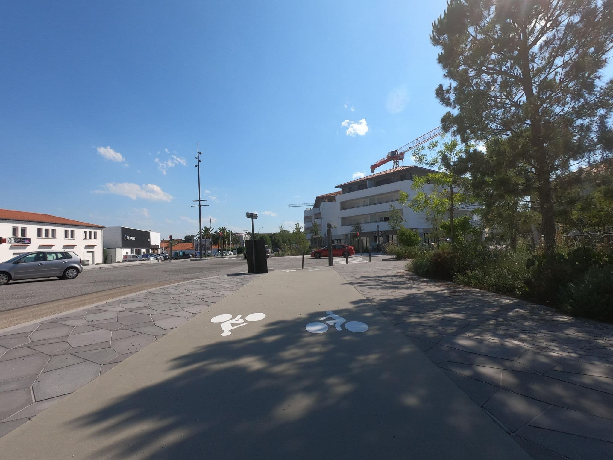 Street view near Selectour - Yon Evasion, Anglet — © txominh (CC BY-SA · Mapillary)