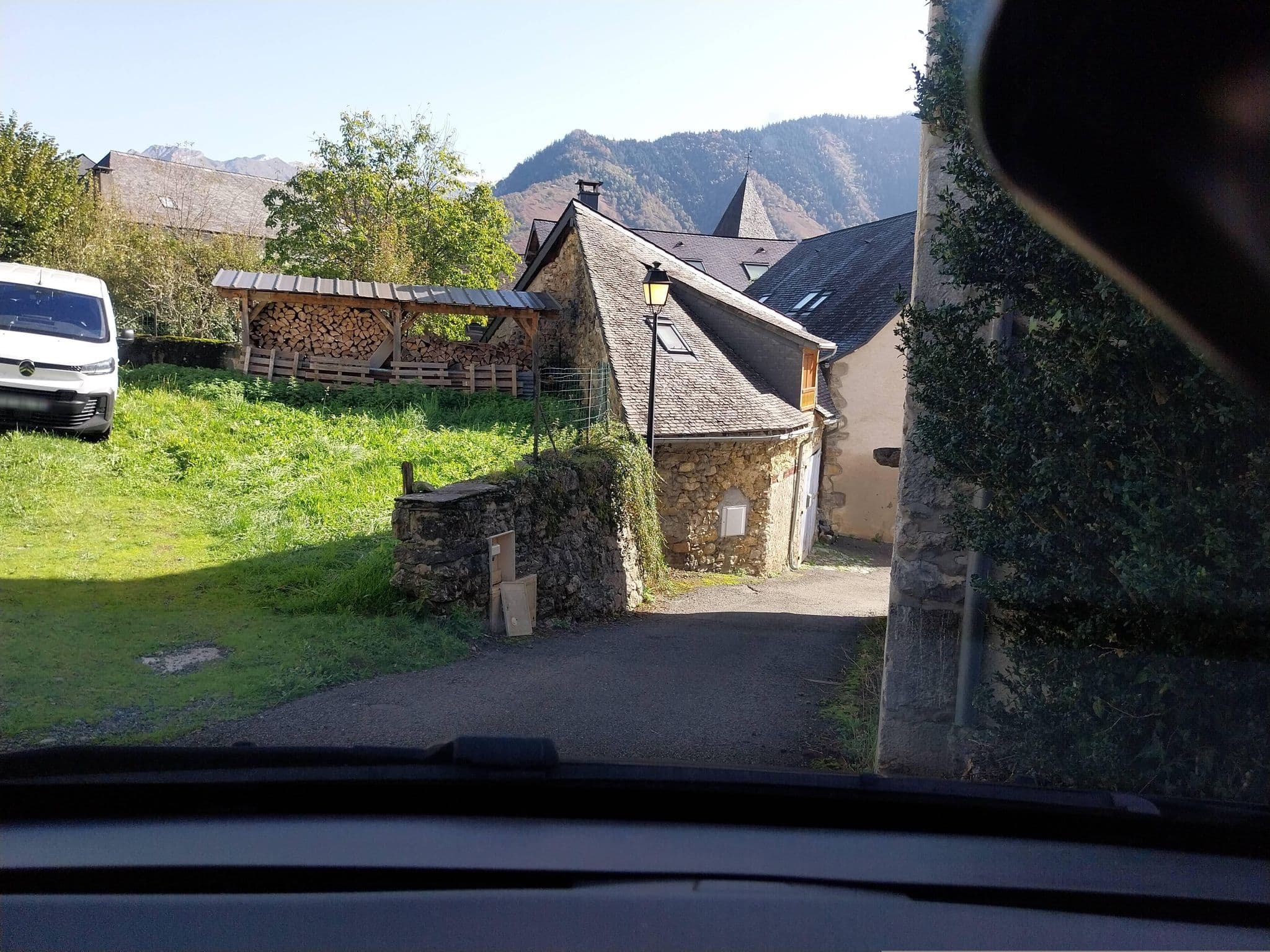 Street view near Discazeaux Michel, Laruns — © floetcheto (CC BY-SA · Mapillary)