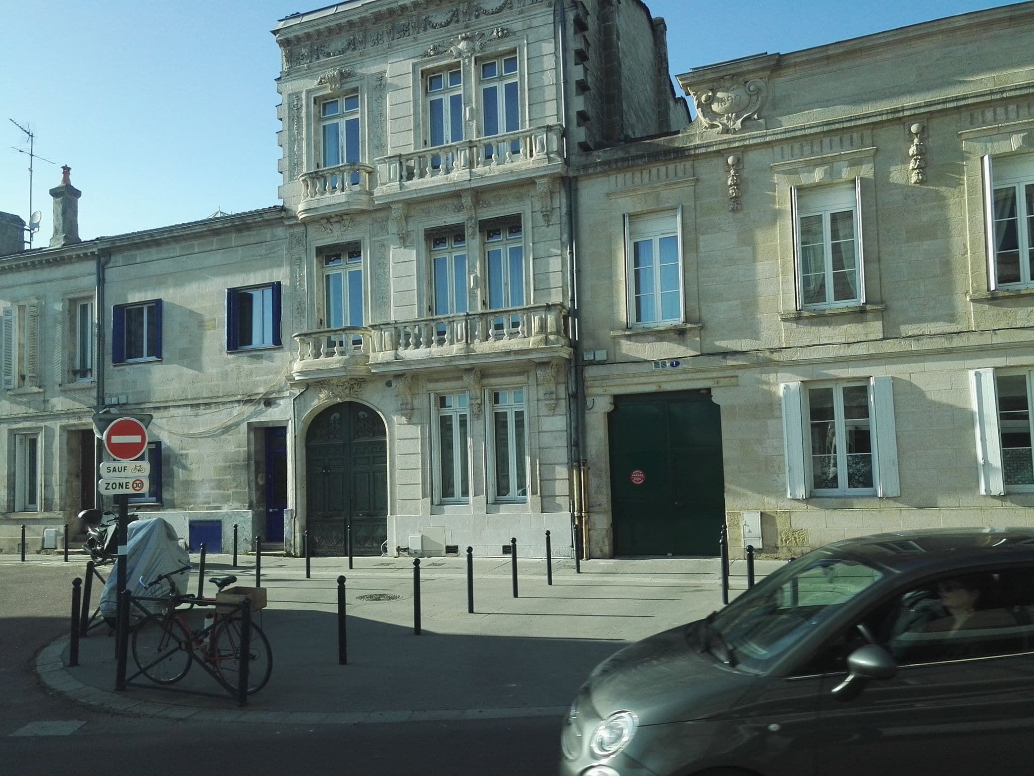 Street view near Aquitain Home Gare Saint Jean, Bègles — © boubou (CC BY-SA · Mapillary)