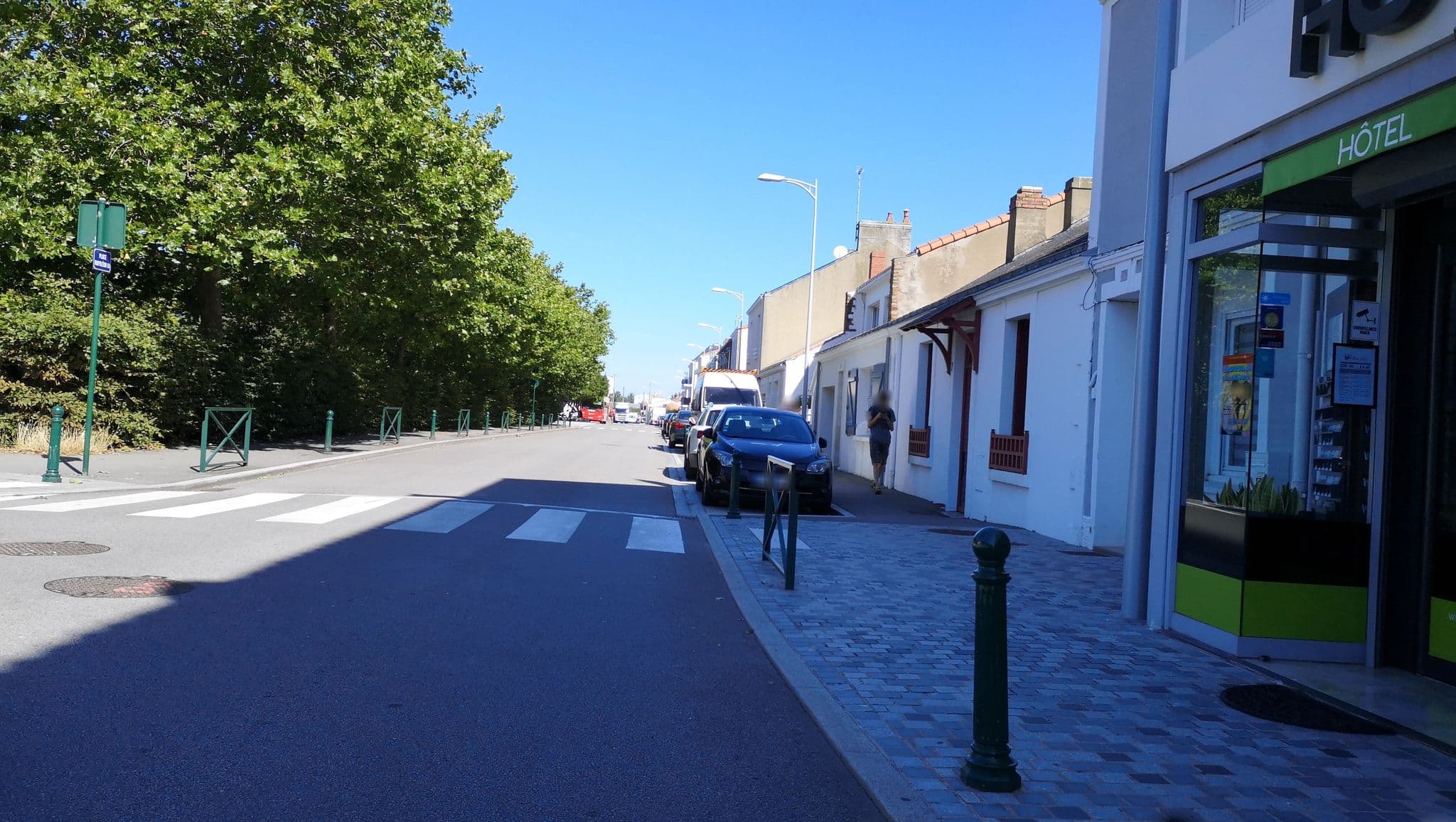 Street view near Citotel Le Chene Vert Hotel Les Sables-d'Olonne, Les Sables-d'Olonne — © u4y0u (CC BY-SA · Mapillary)