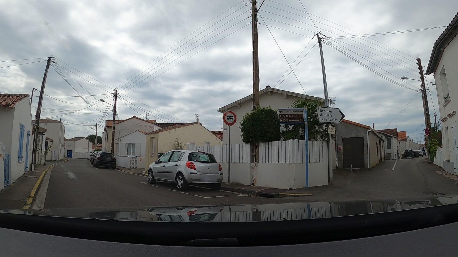 Street view near House Tout confort en centre-ville avec cour interieure close, La Tranche-sur-Mer — © uwekoch (CC BY-SA · Mapillary)
