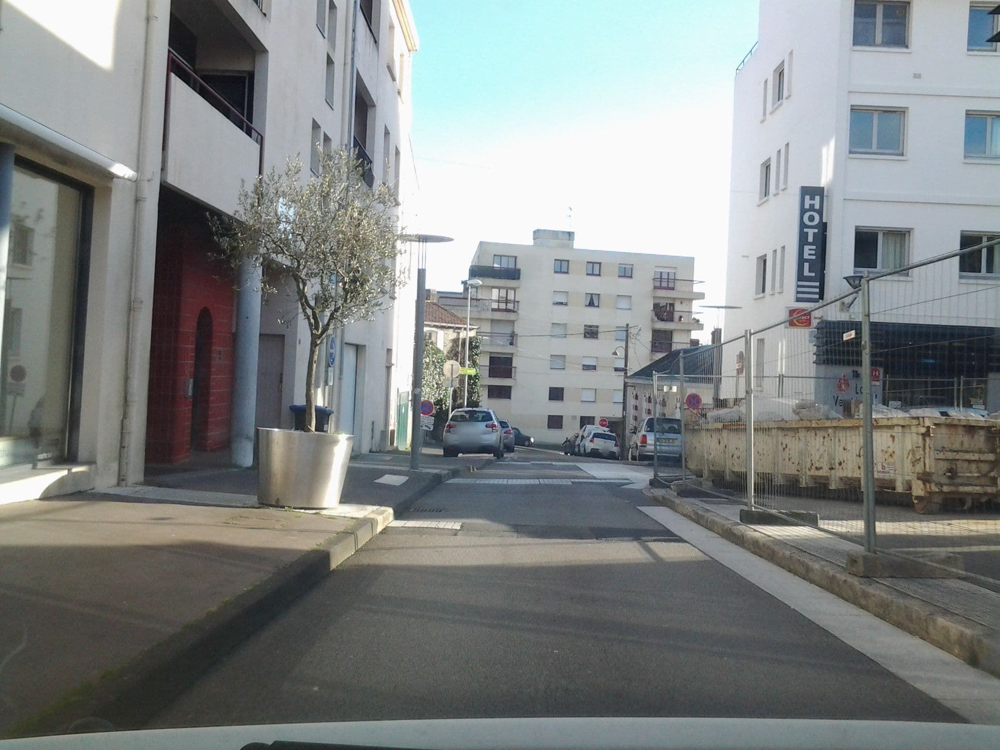 Street view near Hôtel de La Vendeée, La Roche-sur-Yon — © aile85 (CC BY-SA · Mapillary)