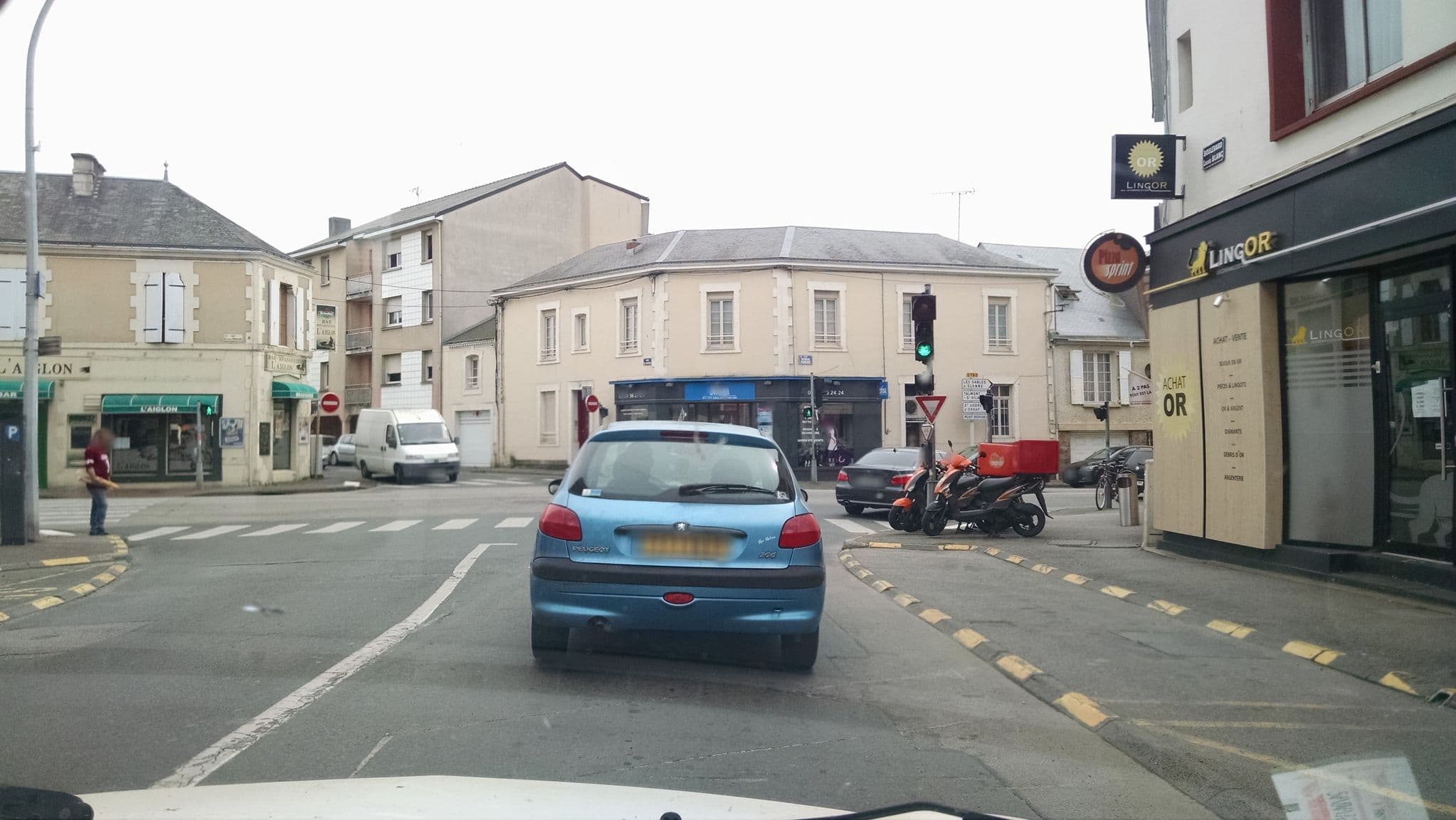 Street view near Selectour - Chaigneau Voyages, La Roche-sur-Yon — © stephanep (CC BY-SA · Mapillary)