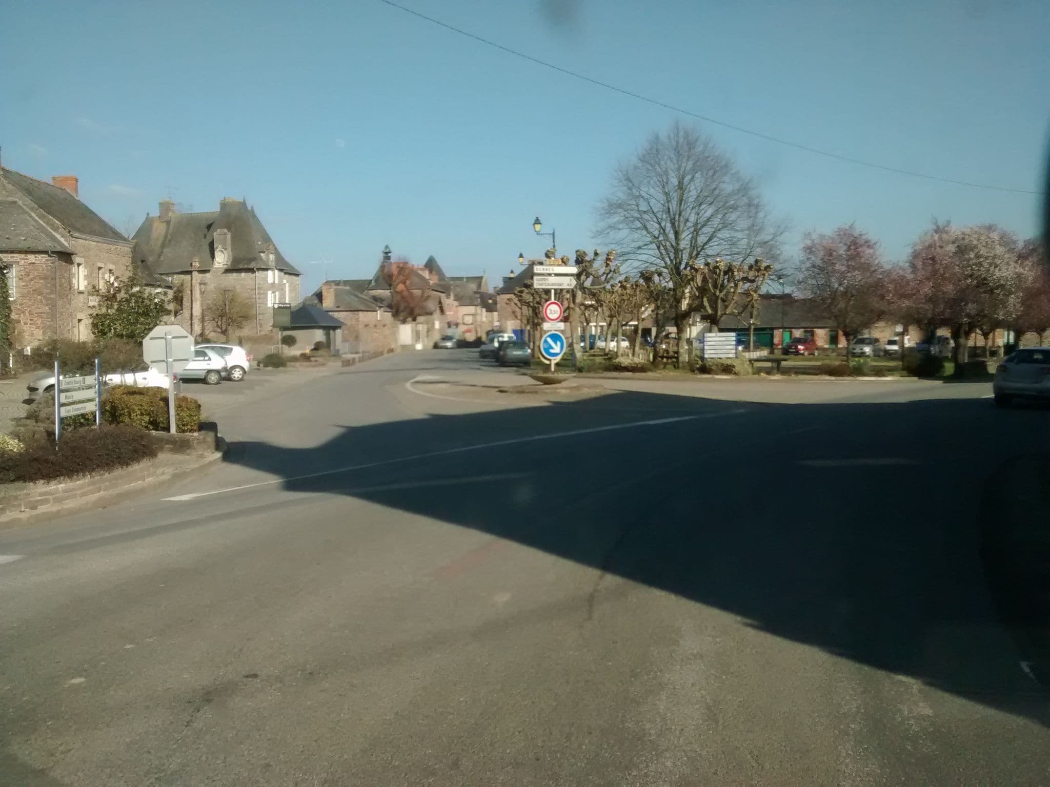 Street view near Chambres d'hôtes le Colibri, Guipry — © hamlet (CC BY-SA · Mapillary)