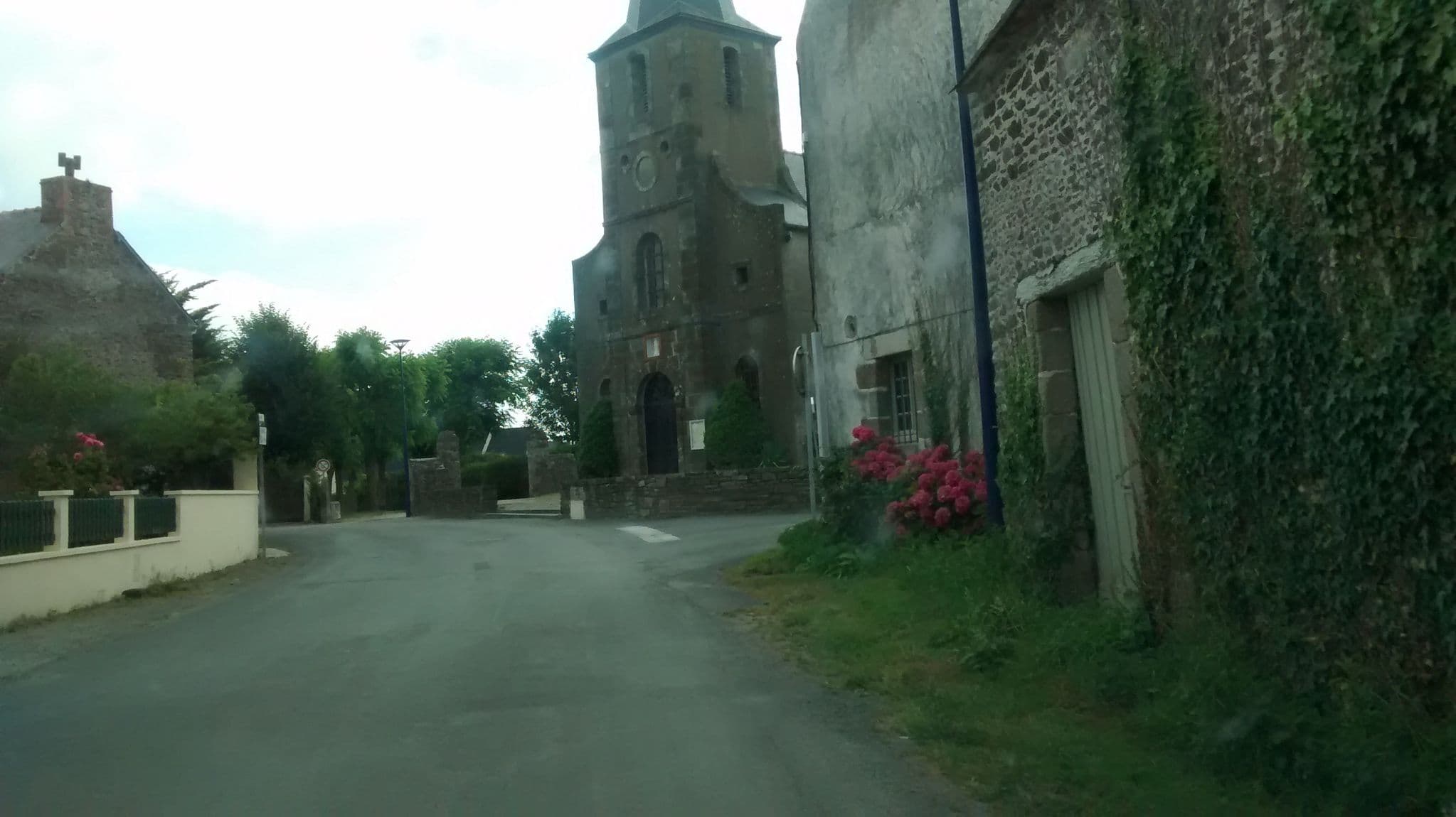 Street view near La Seignererie des ondes, La Fresnais — © mgageo (CC BY-SA · Mapillary)