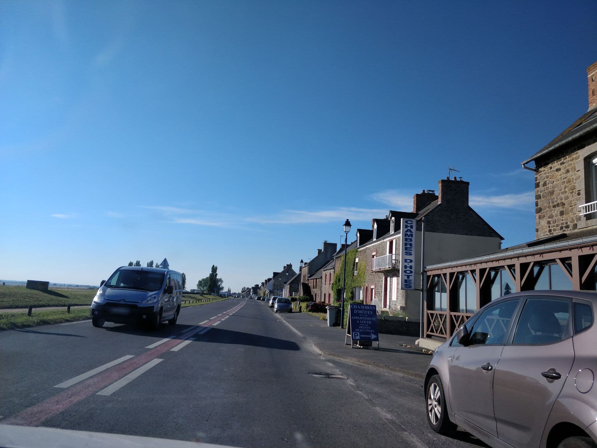 Street view near Face Aux Flots, La Fresnais — © mgageo (CC BY-SA · Mapillary)