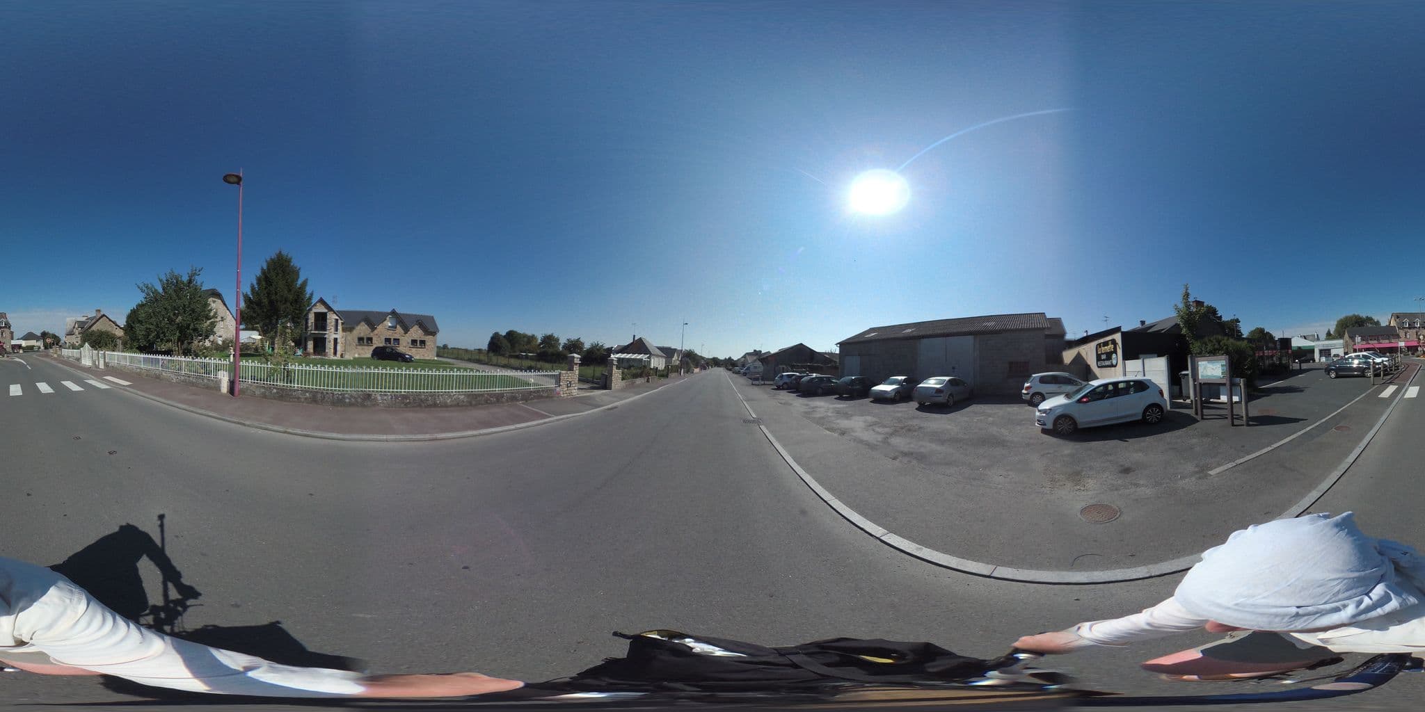 Street view near La Greve Saint Michel, Pontorson — © geovelo (CC BY-SA · Mapillary)
