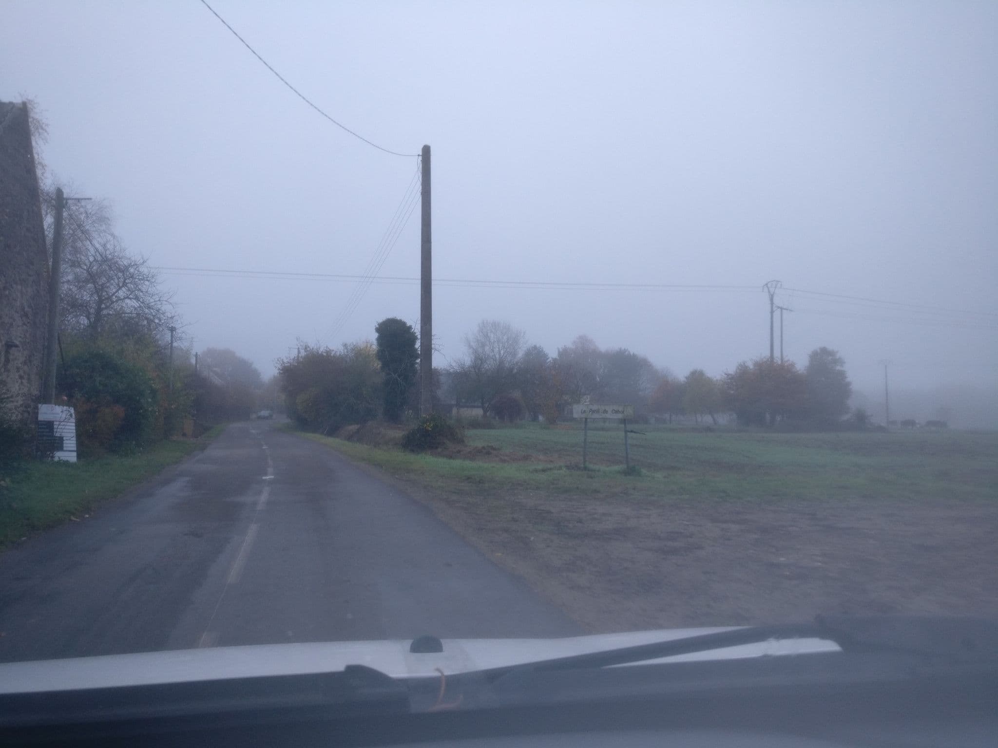 Street view near Au Patis de Cahot, Bruz — © mgageo (CC BY-SA · Mapillary)