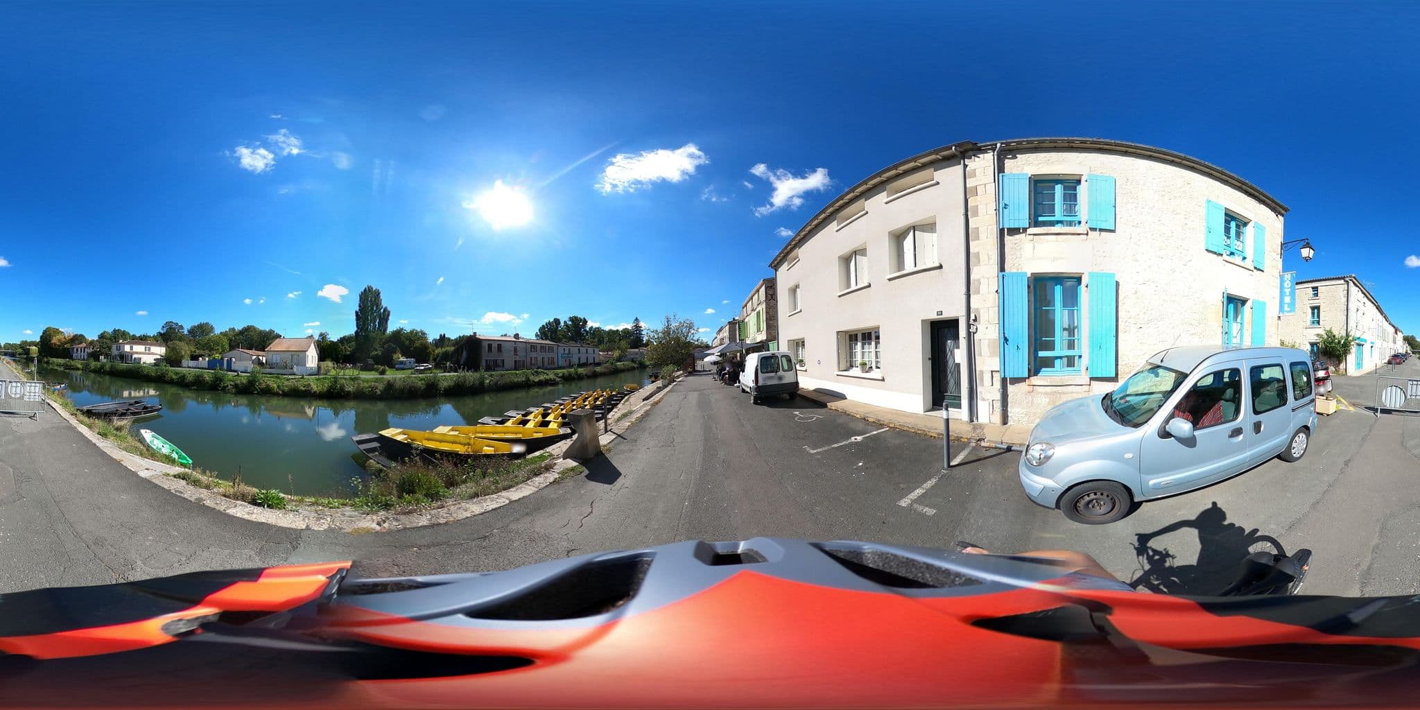 Street view near Hôtel au Marais, Coulon — © cayenne (CC BY-SA · Mapillary)
