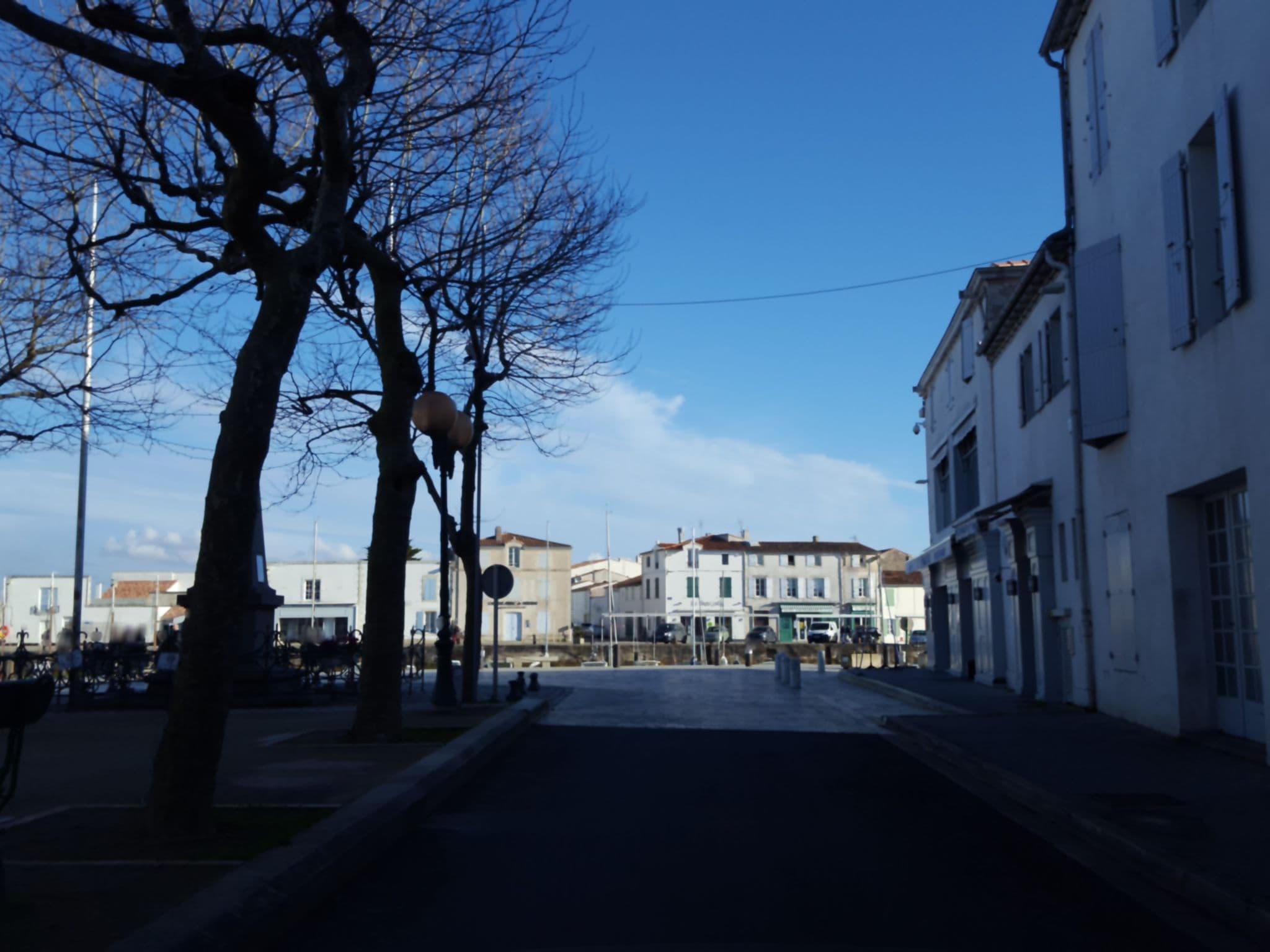 Street view near Hôtel Restaurant le Français, La Flotte — © thibphil (CC BY-SA · Mapillary)