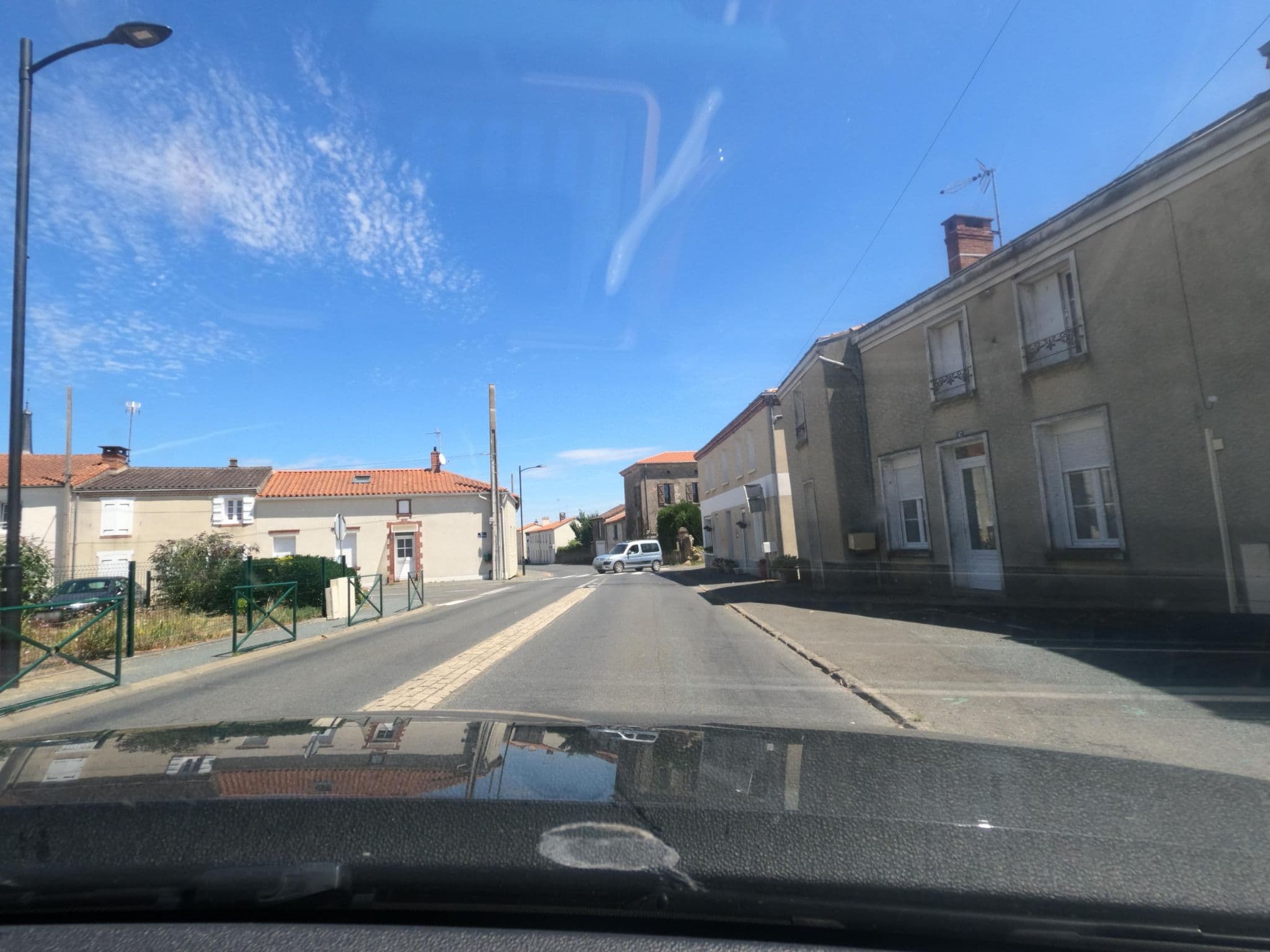 Street view near L'Ancien p'tit bistrot, Vihiers — © uwekoch (CC BY-SA · Mapillary)